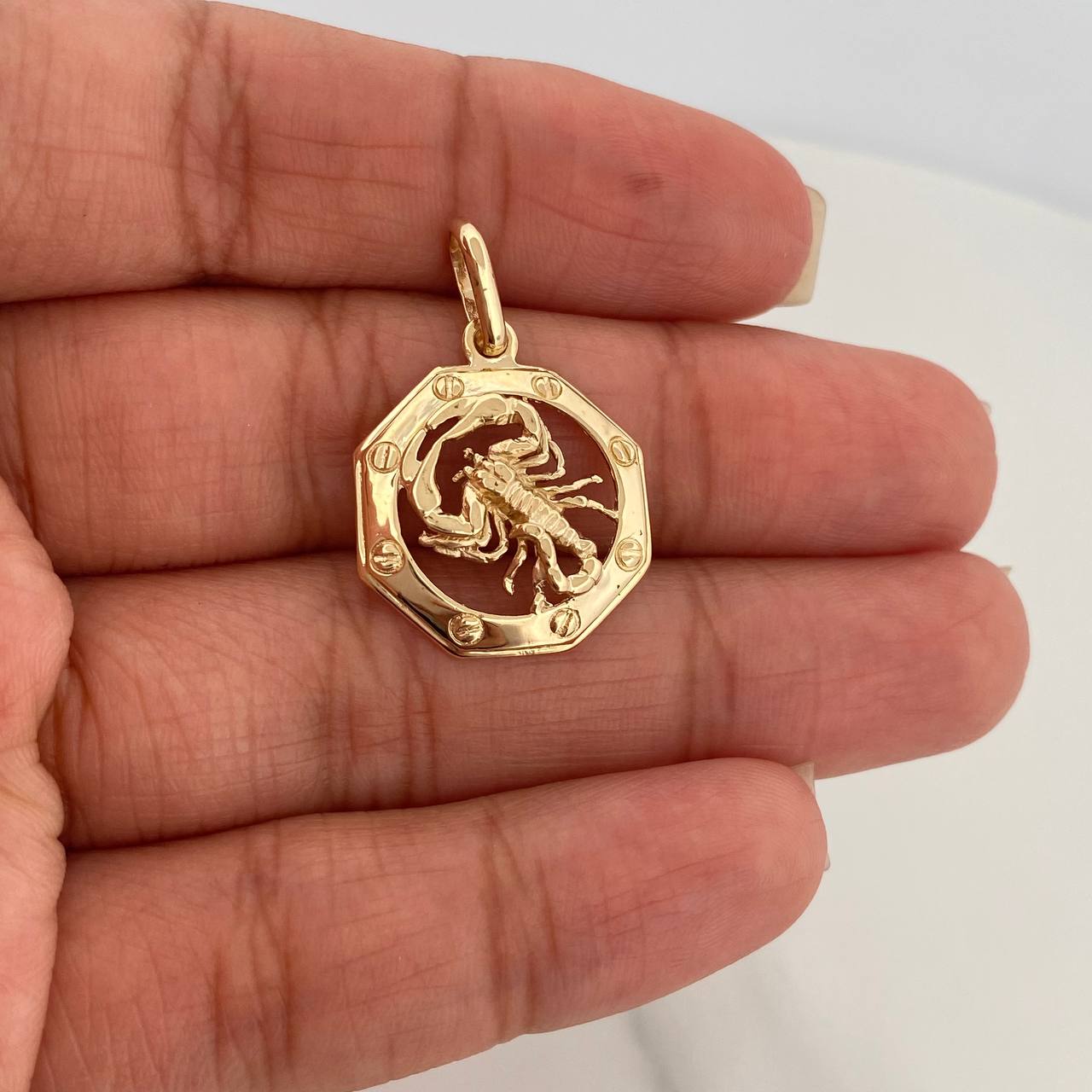 Dije Escorpion 2.55gr / 1 in / Oro Amarillo 18K $