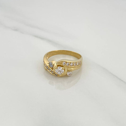 Anillo Solitario Cruzado 5.7gr / T9 / Oro Amarillo 18K $