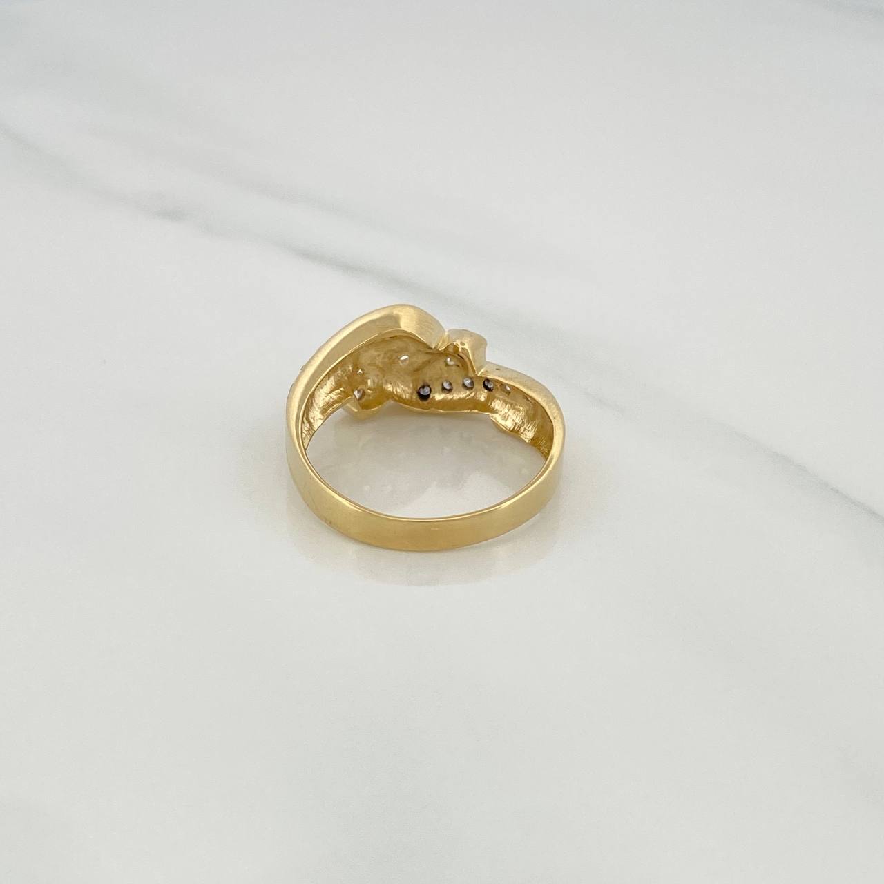 Anillo Solitario Cruzado 5.7gr / T9 / Oro Amarillo 18K $