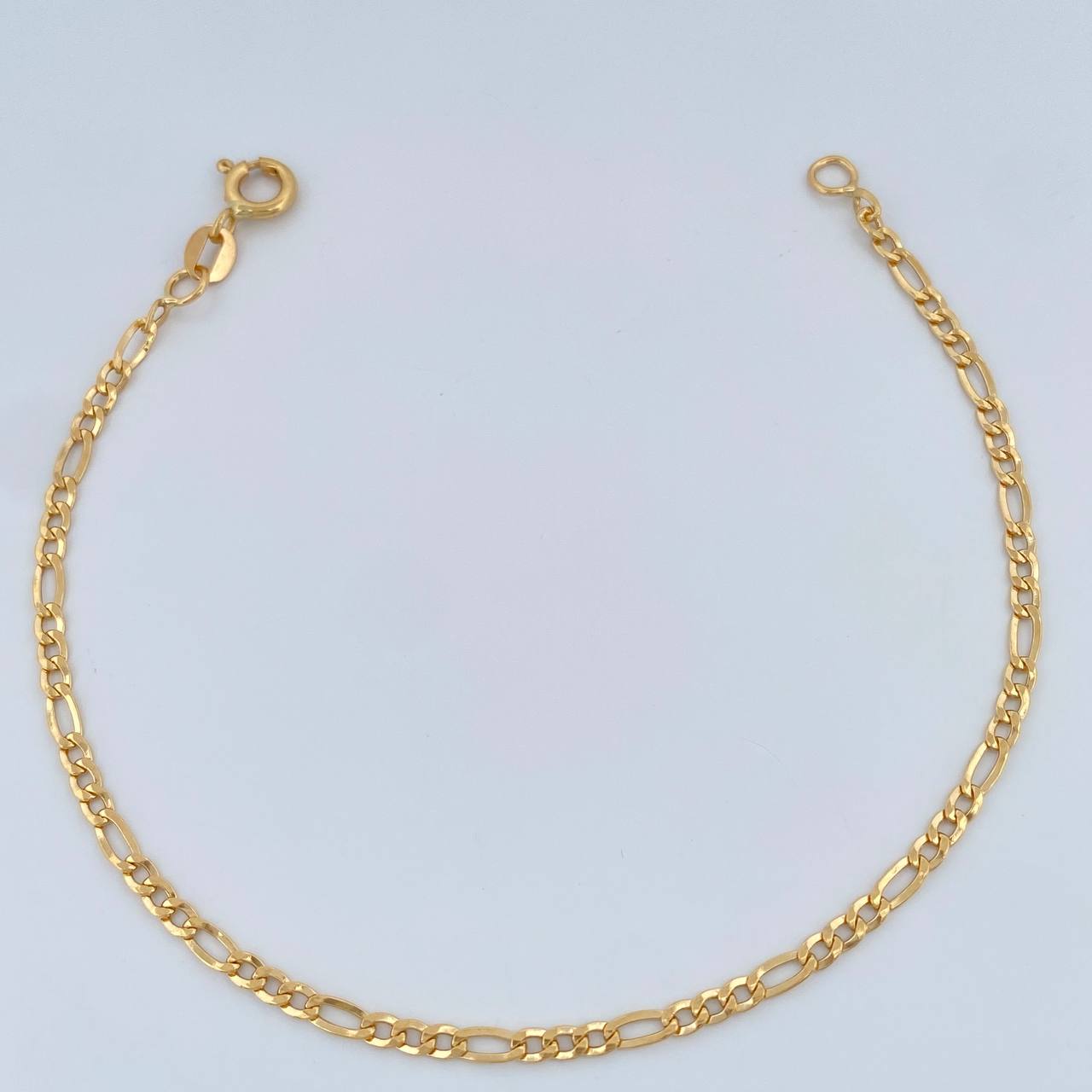 Pulso Figaro 1.35gr / 6 3/4 in / 2.1mm Oro Amarillo +1 18K &