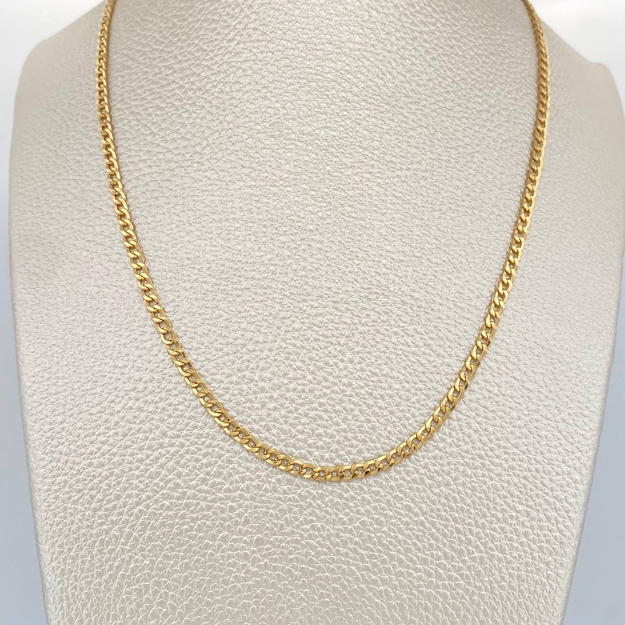 Cadena Cubana 6.1gr / 27 3/4 in / 2.4mm Oro Amarillo +1 18K &