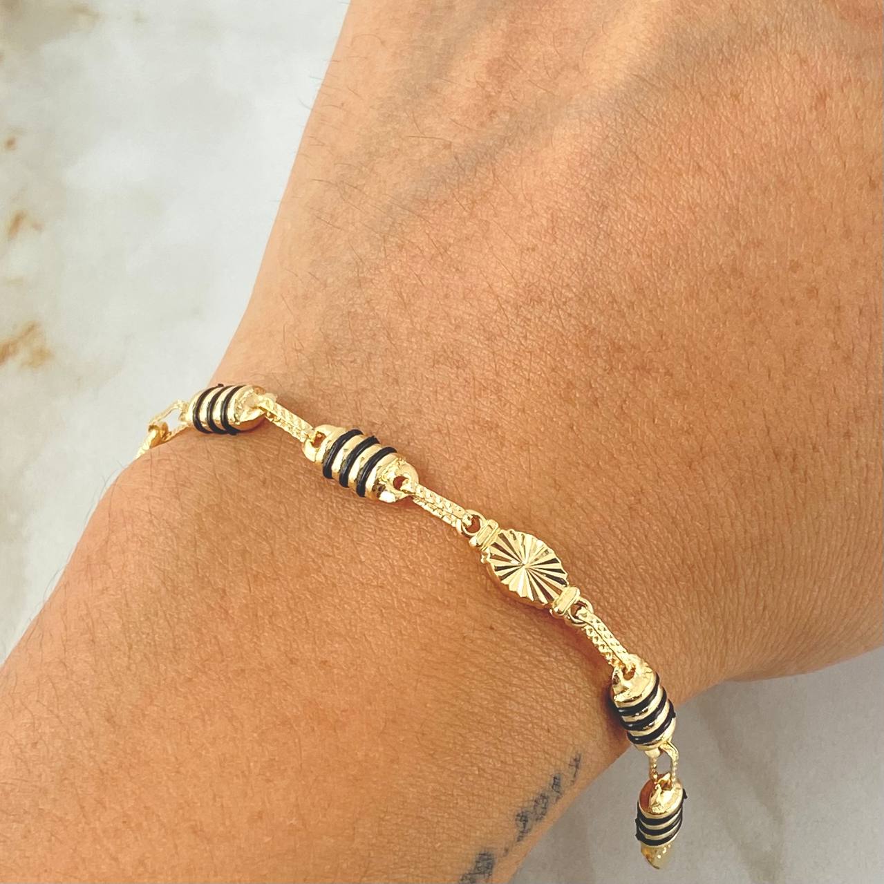 Rustic Bracelet 3x1 Rhombuses 4.6gr / 8.1in / 18K Gold!