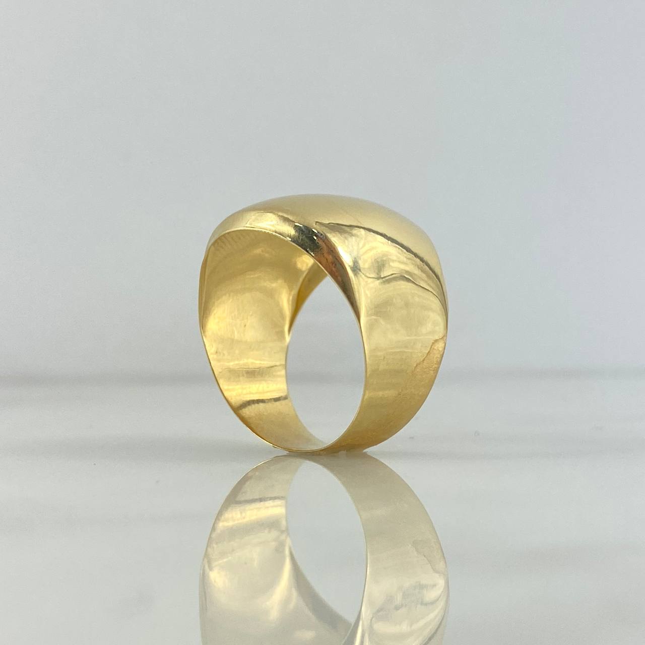 Smooth Signet Ring 7.1gr / Size 5 3/4 / White Zircons 18K Yellow Gold