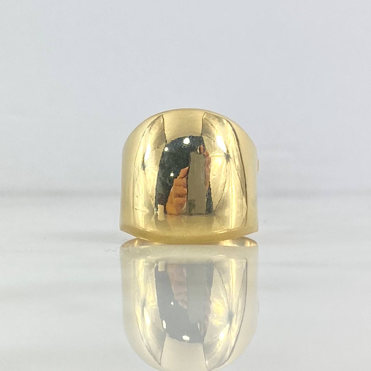 Smooth Signet Ring 7.1gr / Size 5 3/4 / White Zircons 18K Yellow Gold