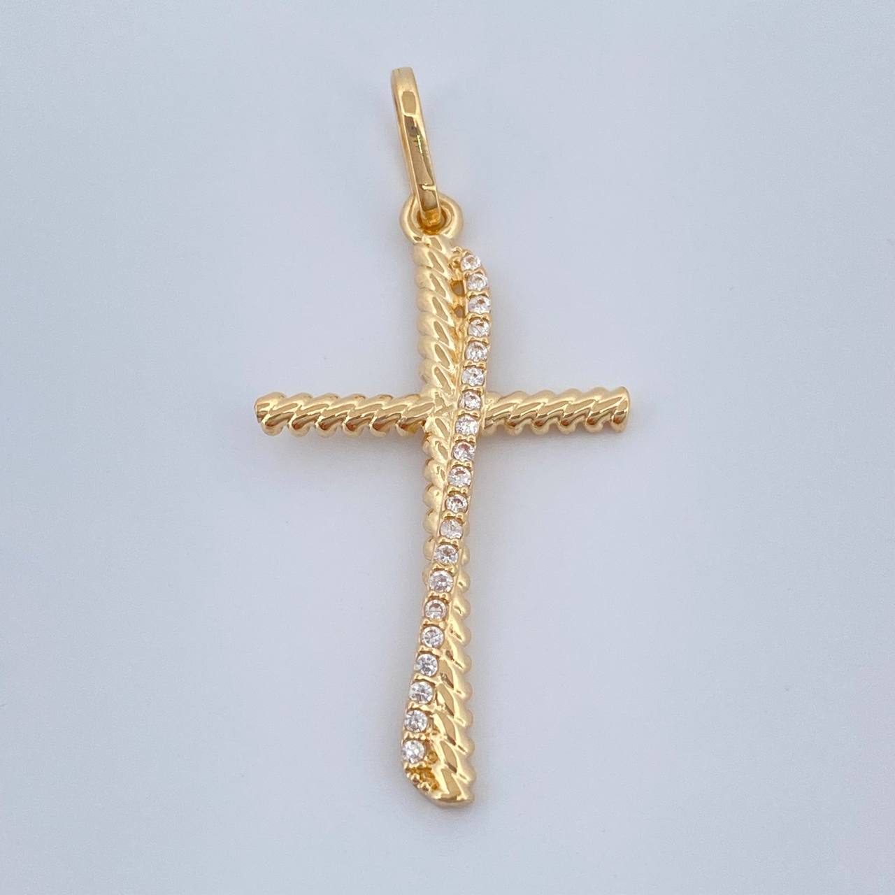 Dije Cruz Curva 1.6gr / 1 1/4 in / Oro Amarillo 18K %