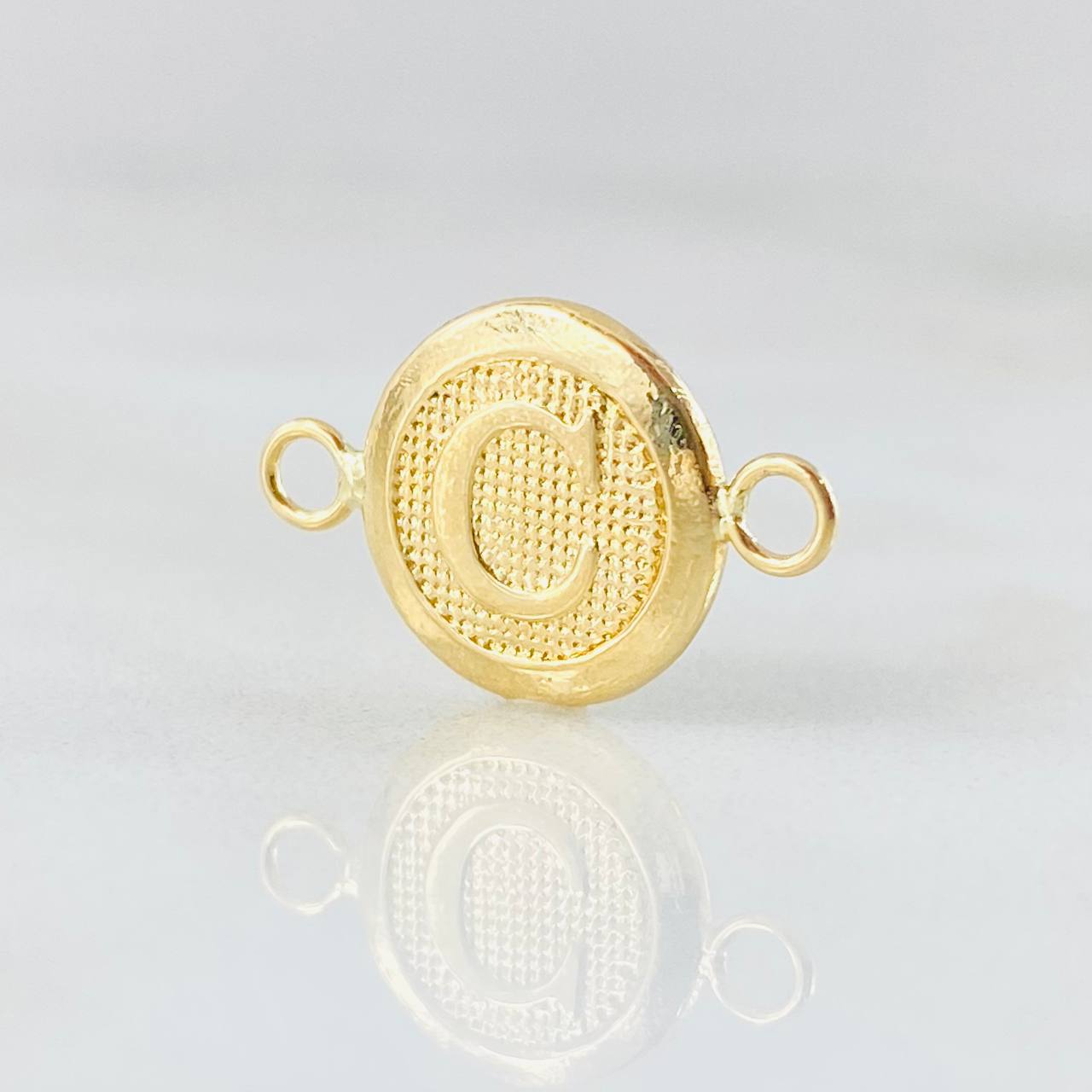 Charm Letter C 0.6gr / 0.7in 18K Gold