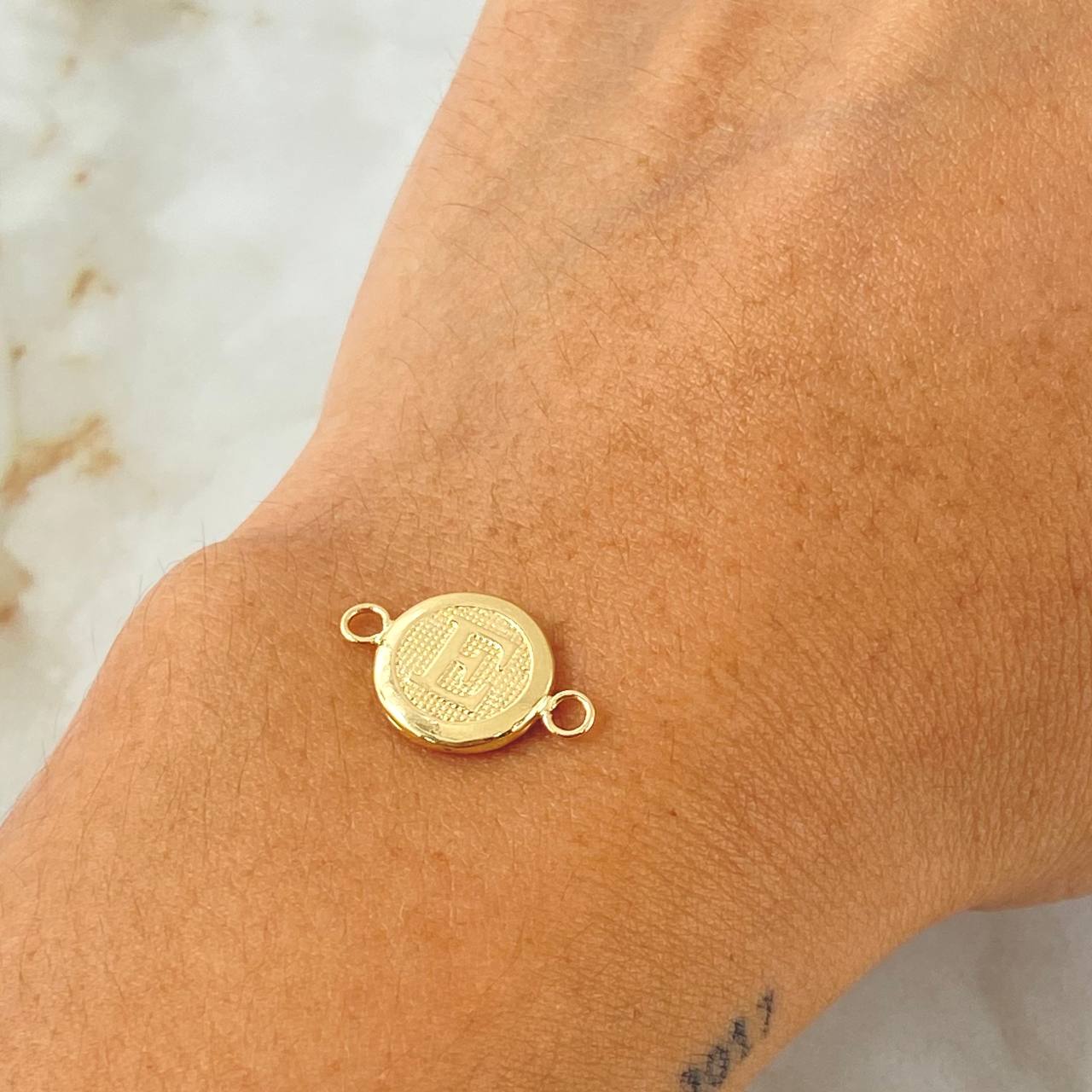 Charm Letter E 0.6gr / 0.7in / 18K Gold +0$