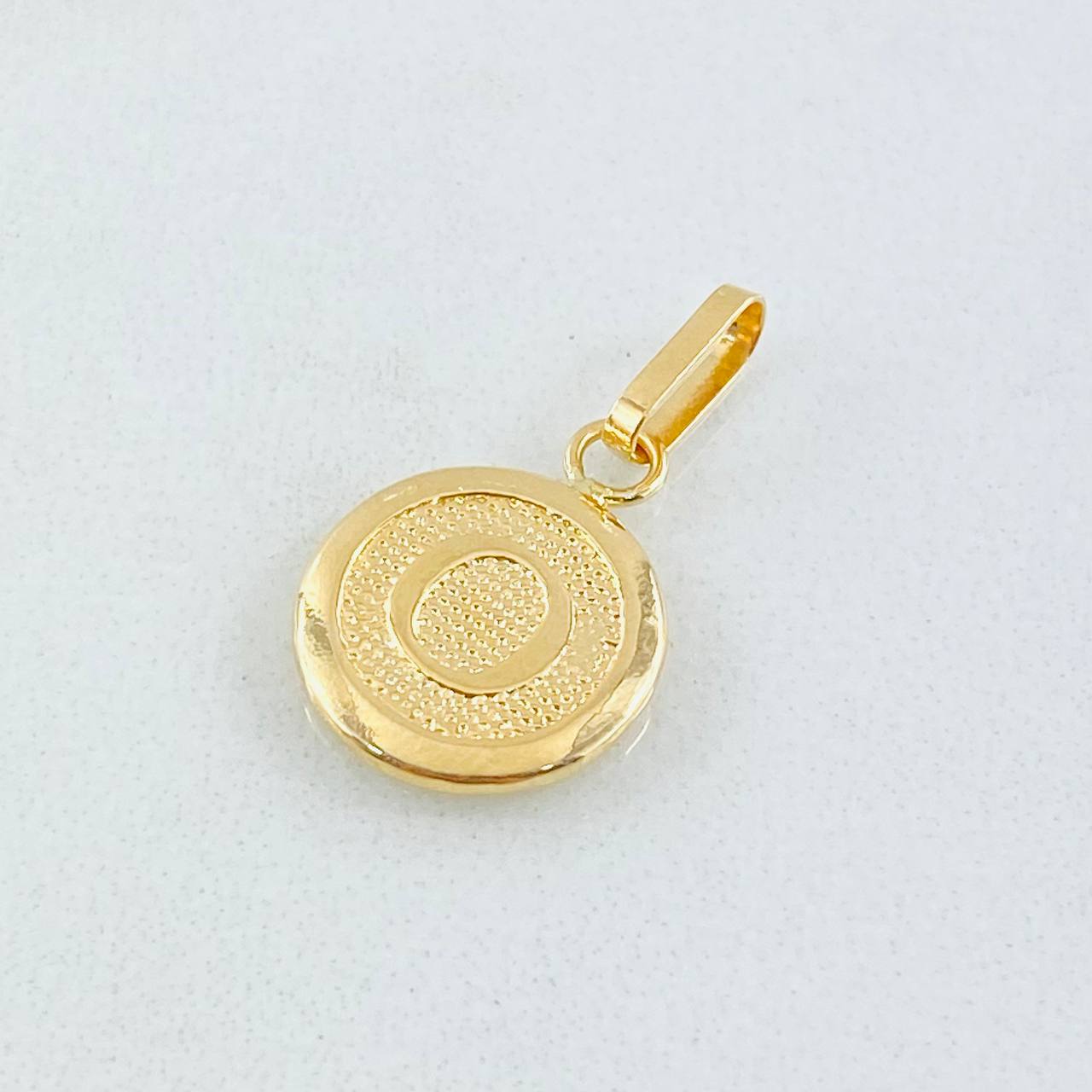 Dije Letra O 0.6gr / 2cm / Oro Amarillo 18K *