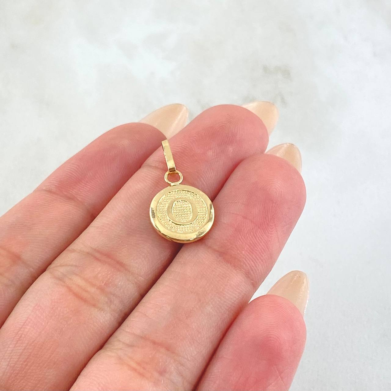 Dije Letra O 0.65gr / 2cm / Oro Amarillo 18K ©