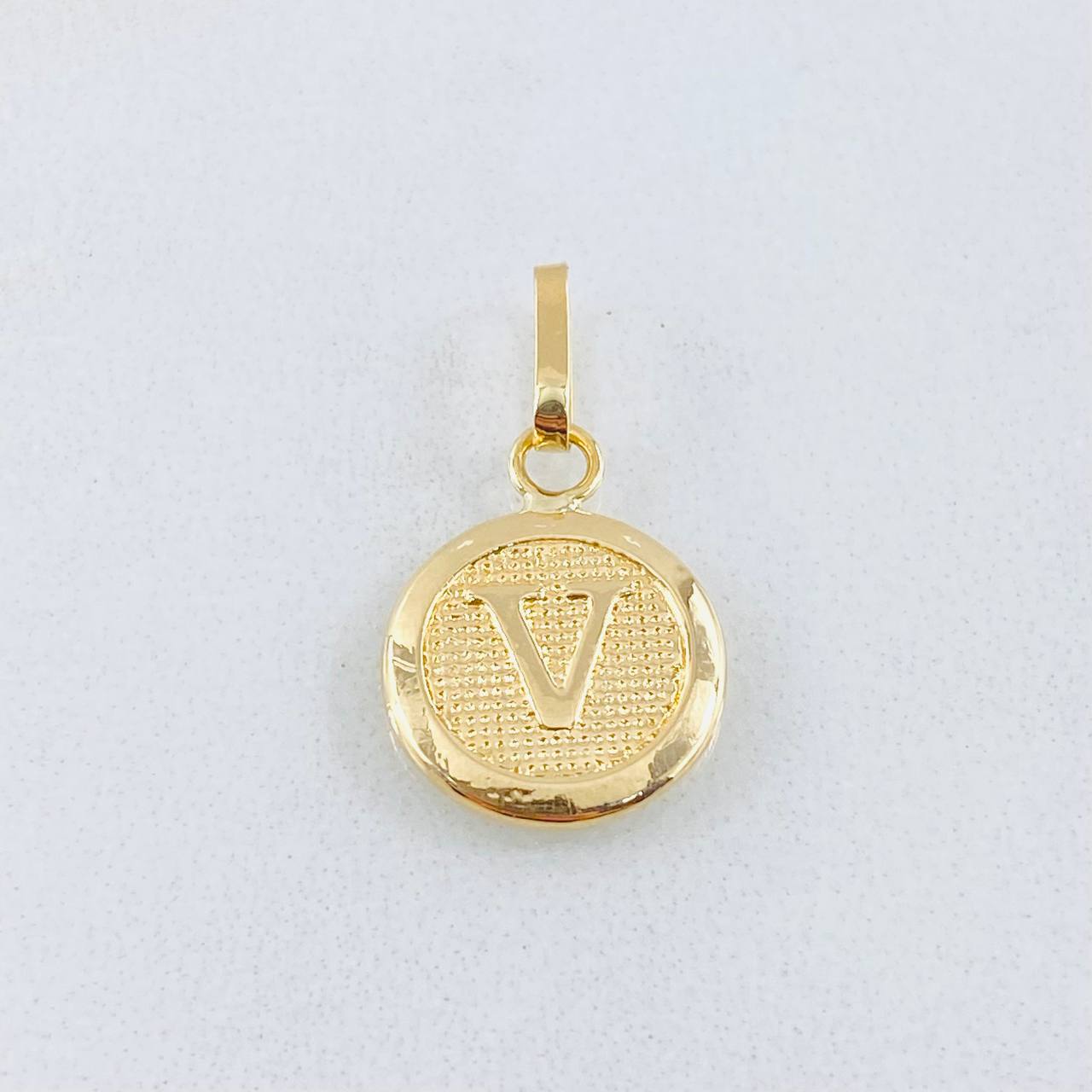Pendant Letter V 0.65gr / 0.8in / 18K Gold +0$