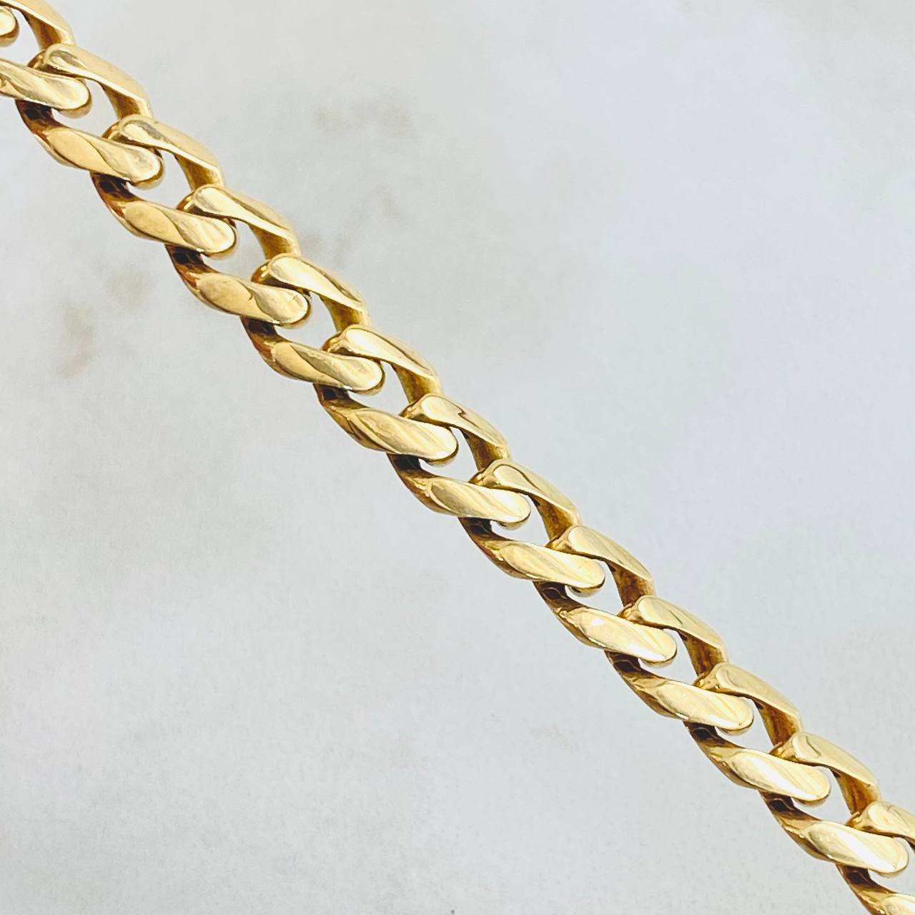 Cuban Links 23.35gr / 23.5in / 18K Gold ©