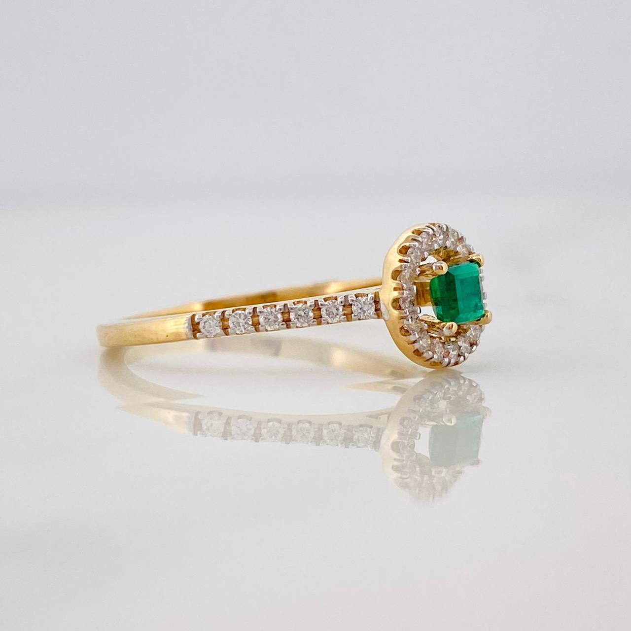 Circular Halo Ring Diamonds 20pts Emerald 0.17pts 1.95g / T5 1/4 Two Golds Yellow White 18K