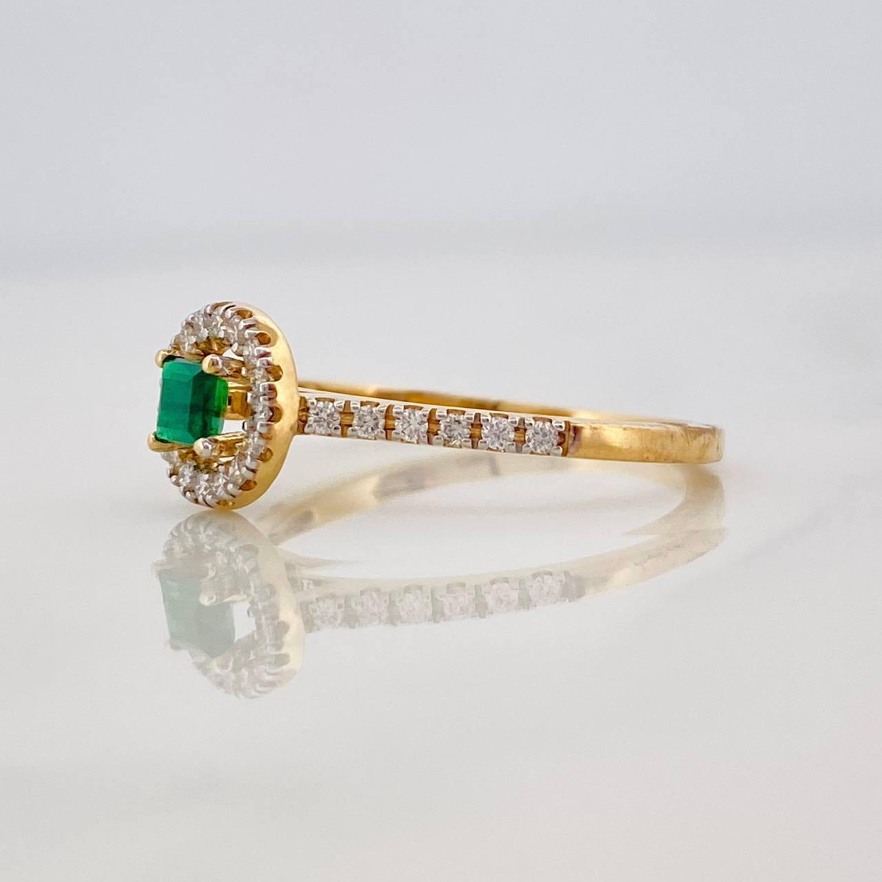 Circular Halo Ring Diamonds 20pts Emerald 0.17pts 1.95g / T5 1/4 Two Golds Yellow White 18K