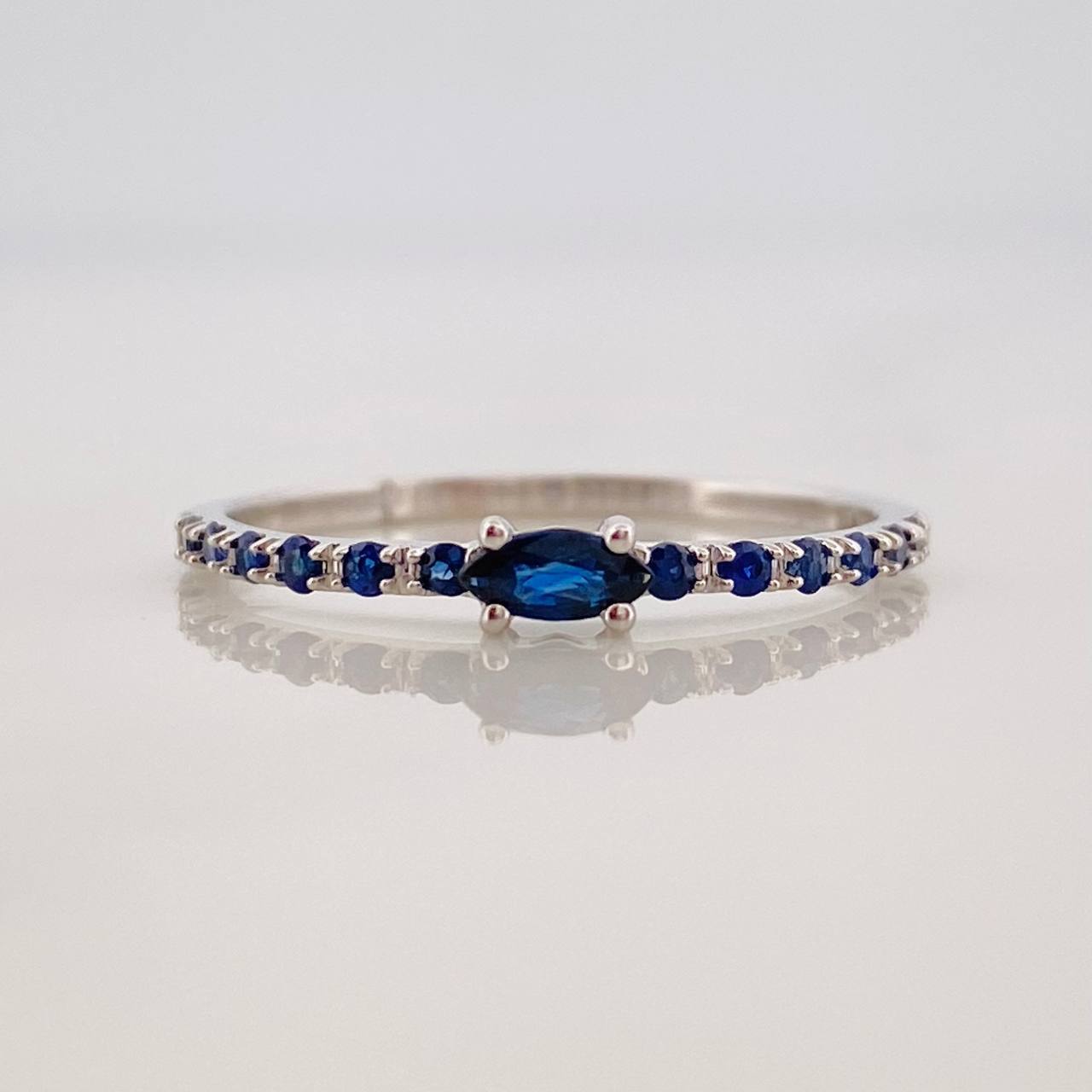 Anillo Churumbela Zafiros 0.25pts 1.05g / T5 3/4 Oro Blanco 18K