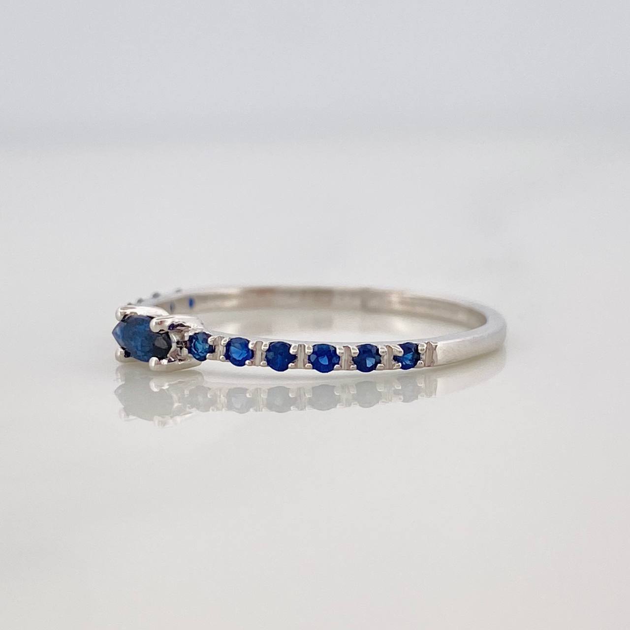Anillo Churumbela Zafiros 0.25pts 1.05g / T5 3/4 Oro Blanco 18K
