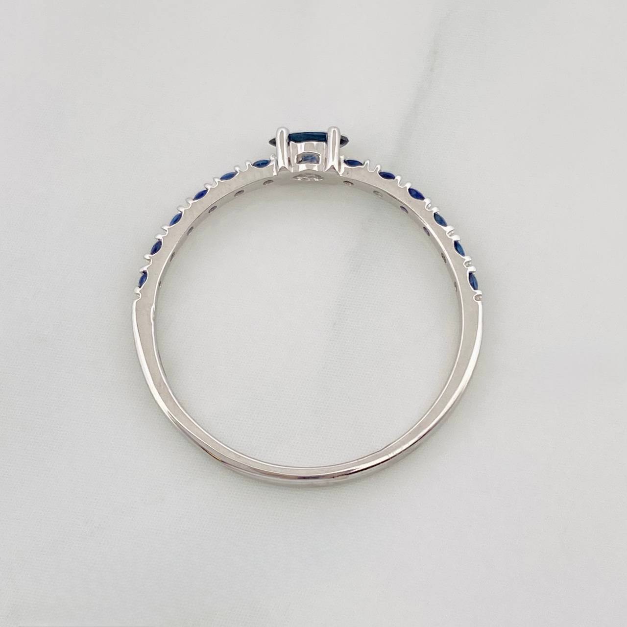 Anillo Churumbela Zafiros 0.25pts 1.05g / T5 3/4 Oro Blanco 18K