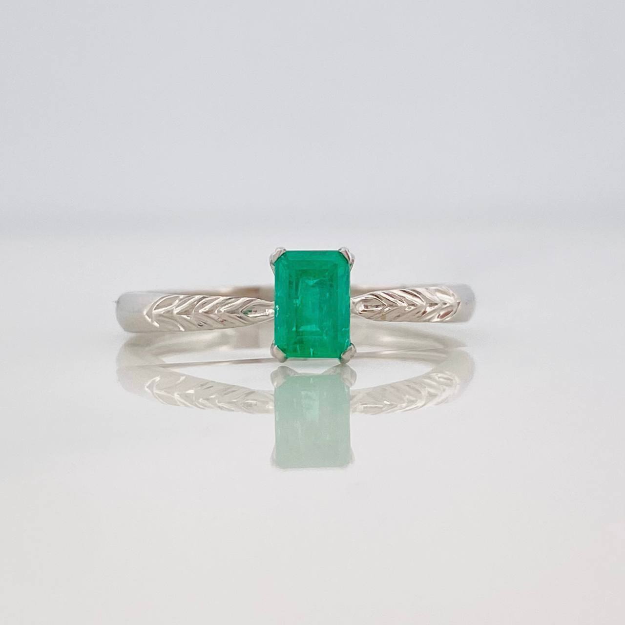 Square Solitaire Emerald Ring 0.42pts 1.95g / T6 3/4 18K White Gold