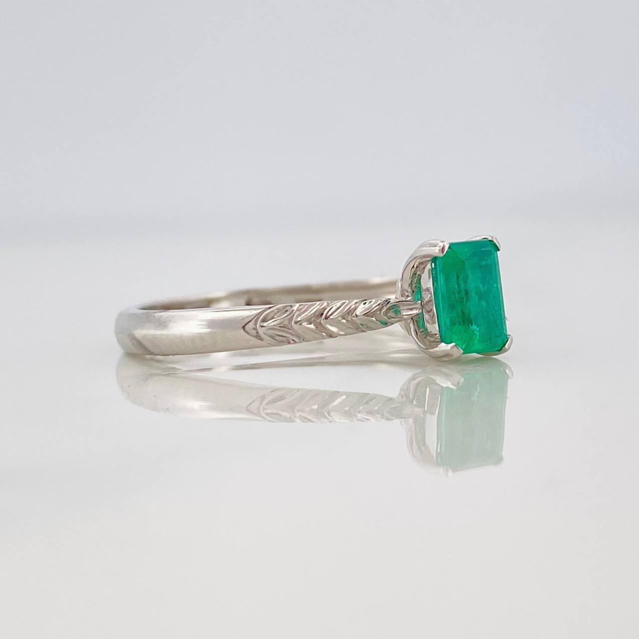 Square Solitaire Emerald Ring 0.42pts 1.95g / T6 3/4 18K White Gold