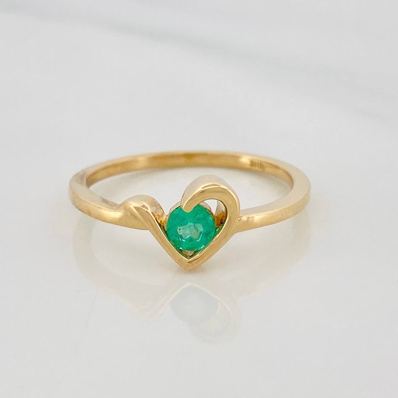 Anillo Corazon Esmeralda 20pts 2.4g / T6 3/4 Oro Amarillo 18K