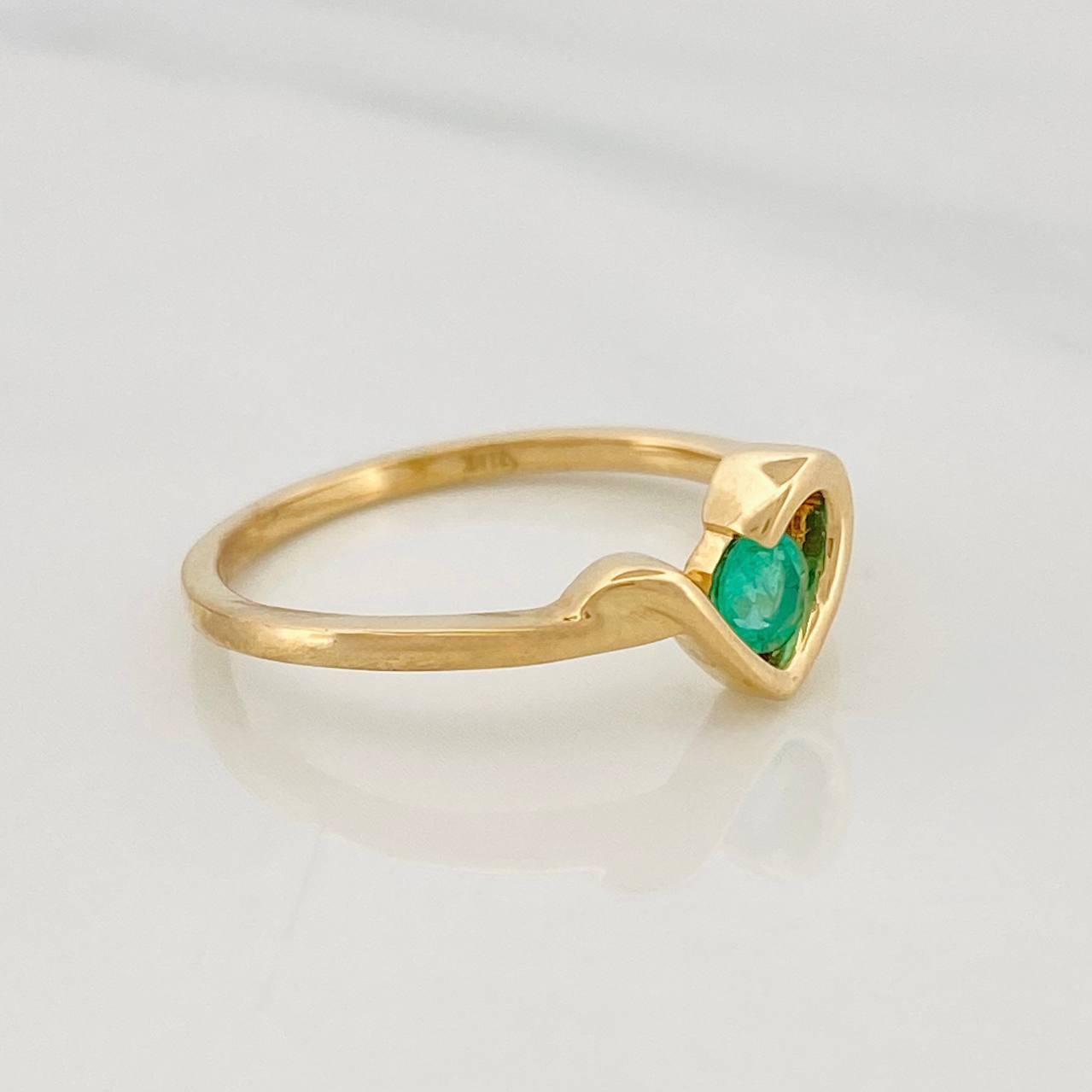 Anillo Corazon Esmeralda 20pts 2.4g / T6 3/4 Oro Amarillo 18K