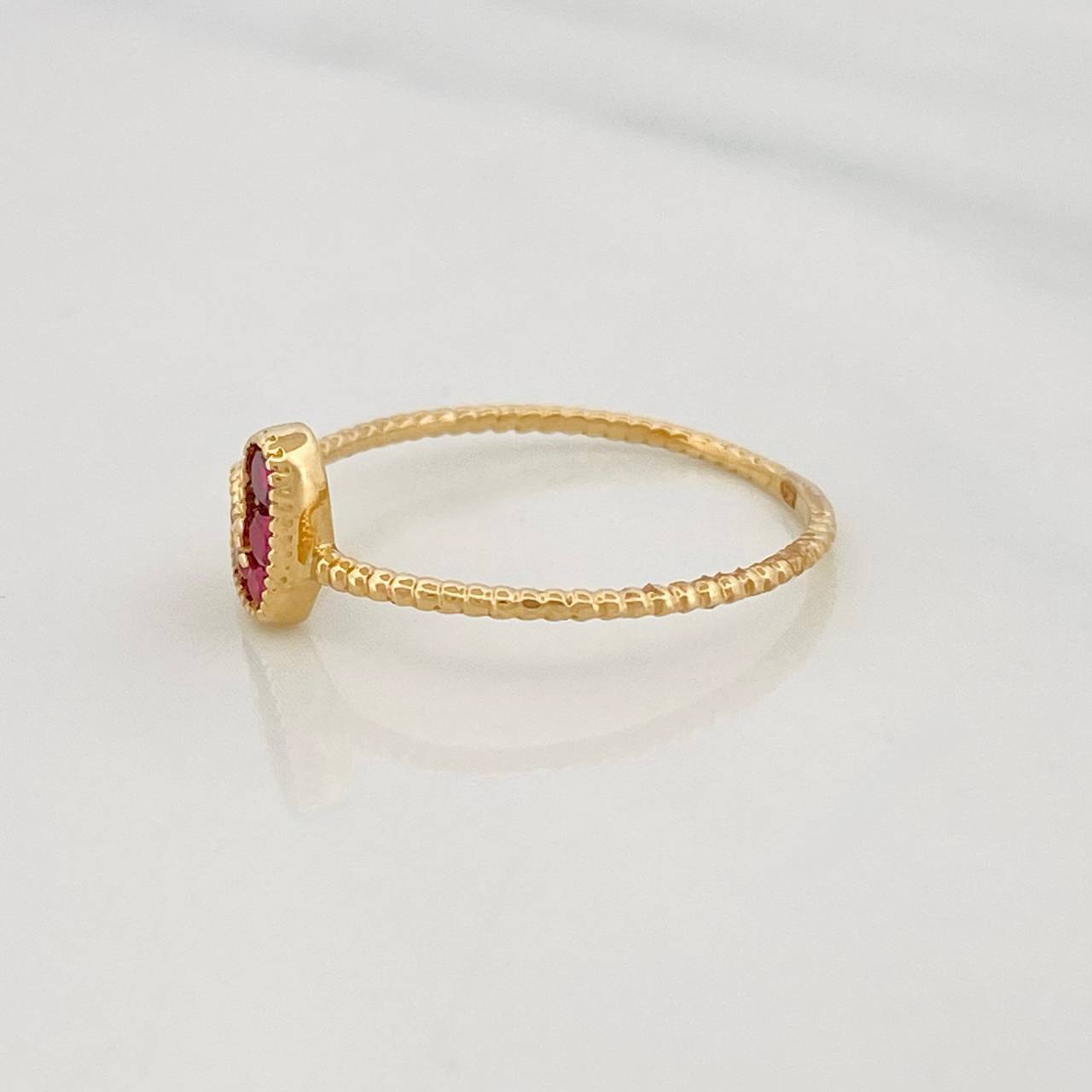 Anillo Corazon Rubíes 0.27pts 1.1g / T6 Oro Amarillo 18K
