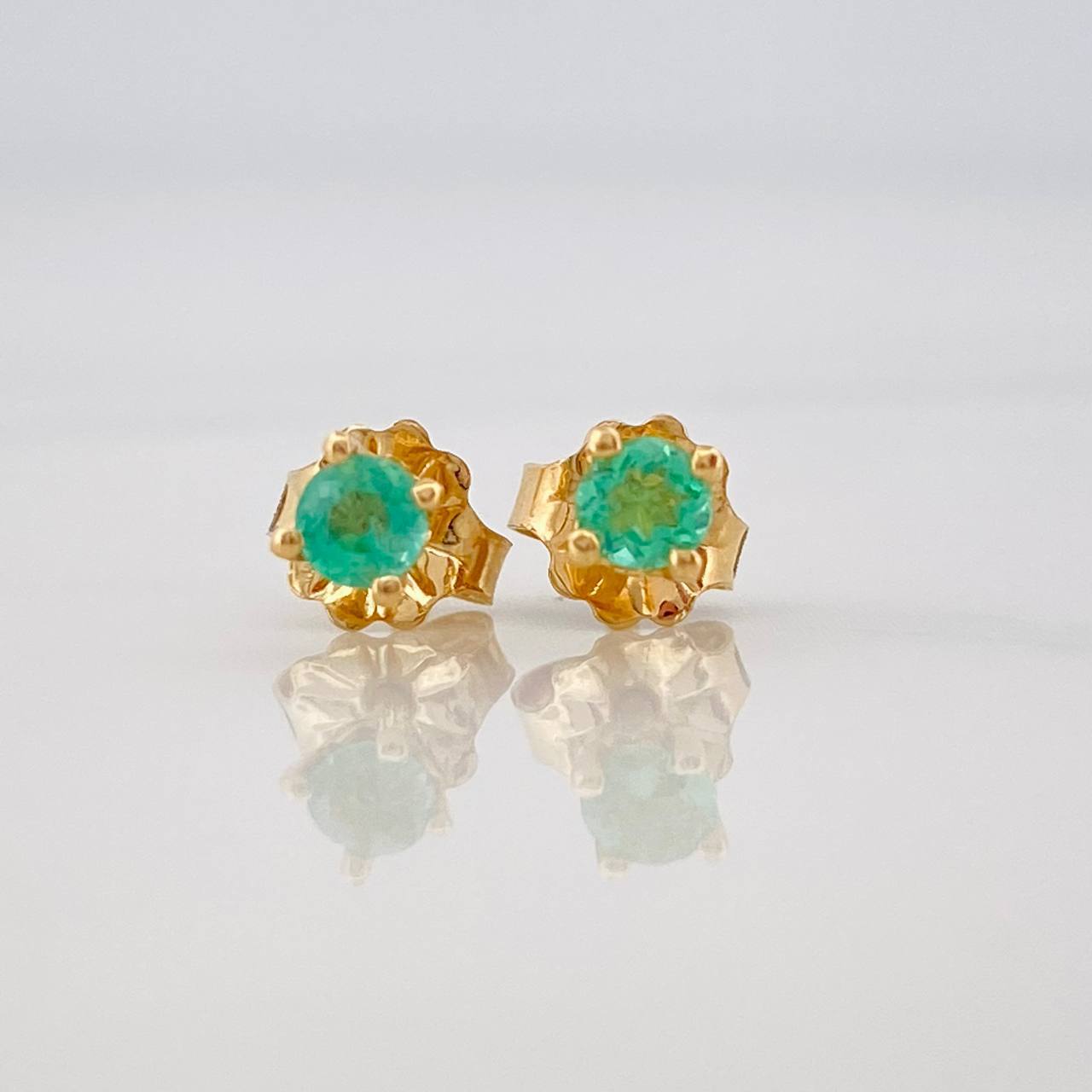 Stud Earrings Four Claws Emeralds 20pts 0.8g / in / 3.12mm Yellow Gold 18K