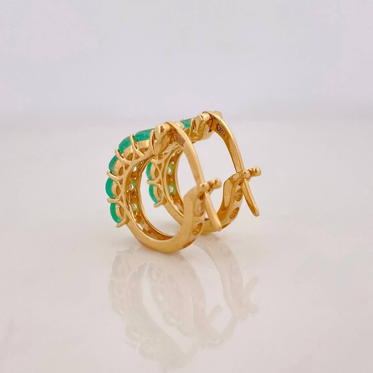 Candongas Omega Esmeraldas 0.97pts 2.5g / 1/2 in Oro Amarillo 18K