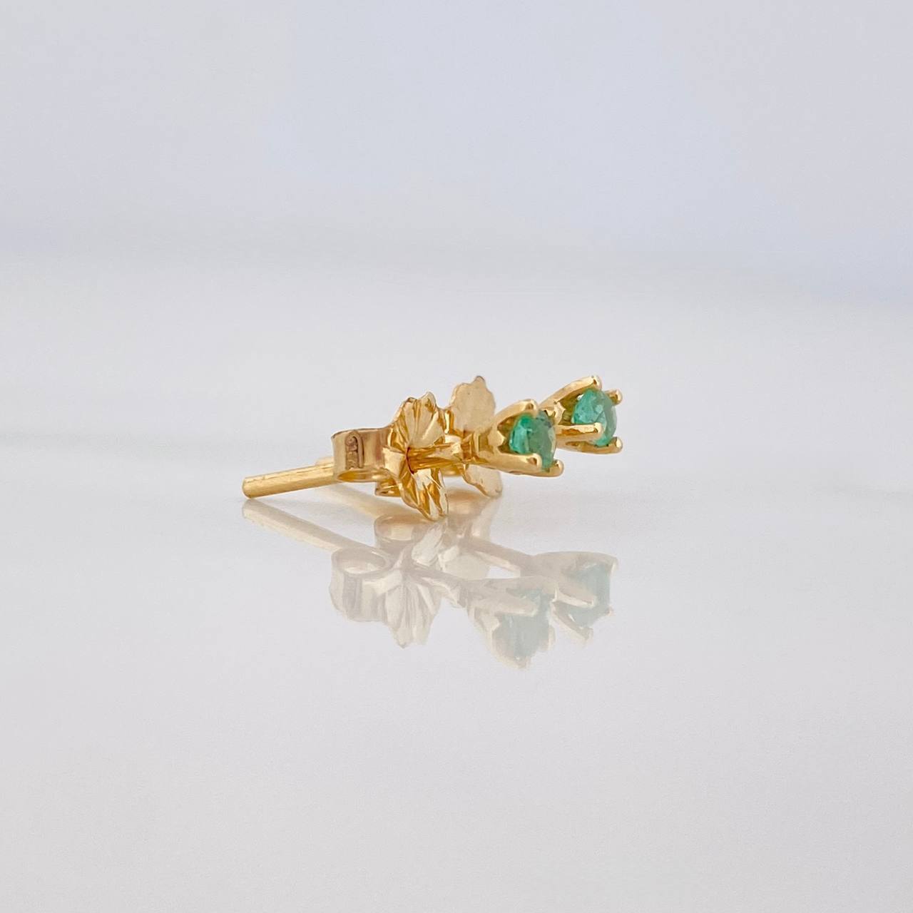 Topos Cuatro Garras Esmeraldas 0.12pts 0.75g / in / 2.7mm Oro Amarillo 18K