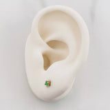 Topos Cuatro Garras Esmeraldas 0.12pts 0.75g / in / 2.7mm Oro Amarillo 18K