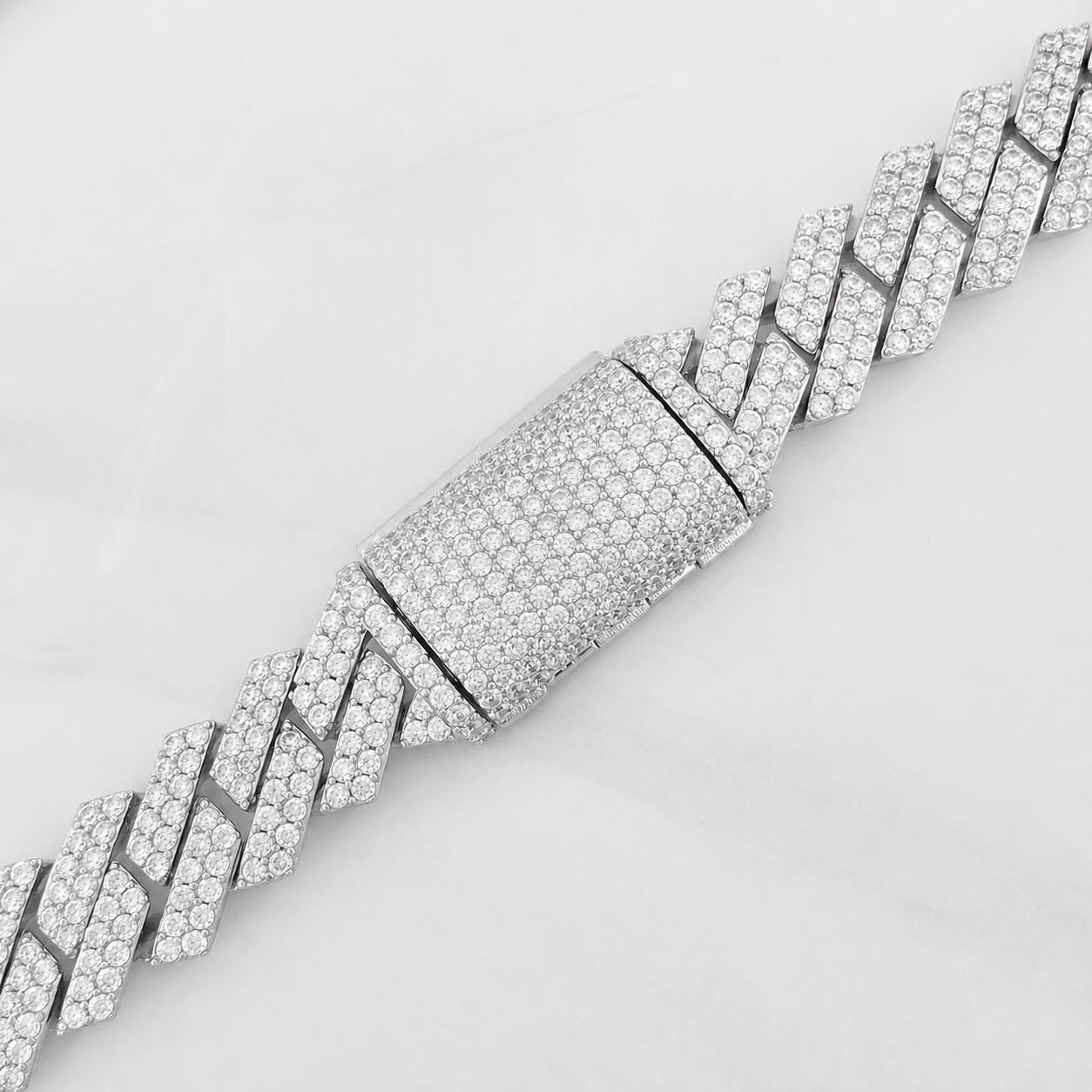 Cadena Cubana 135g / 20 in / 12.3mm Plata Rodinada 925