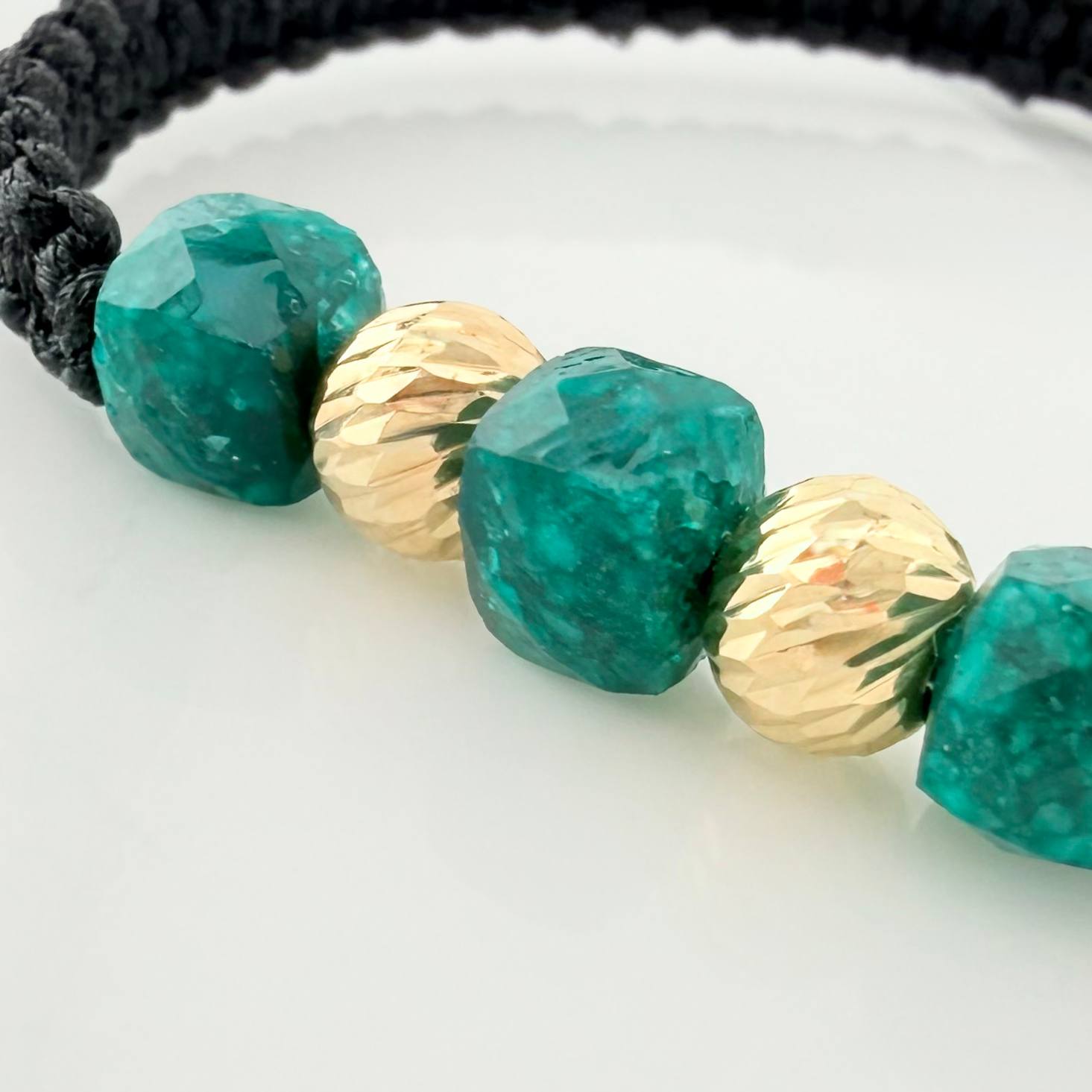 Pulsera Tejida Negra Morralla Esmeralda Cubica 3Und Bolas 2Und Oro Amarillo 18K