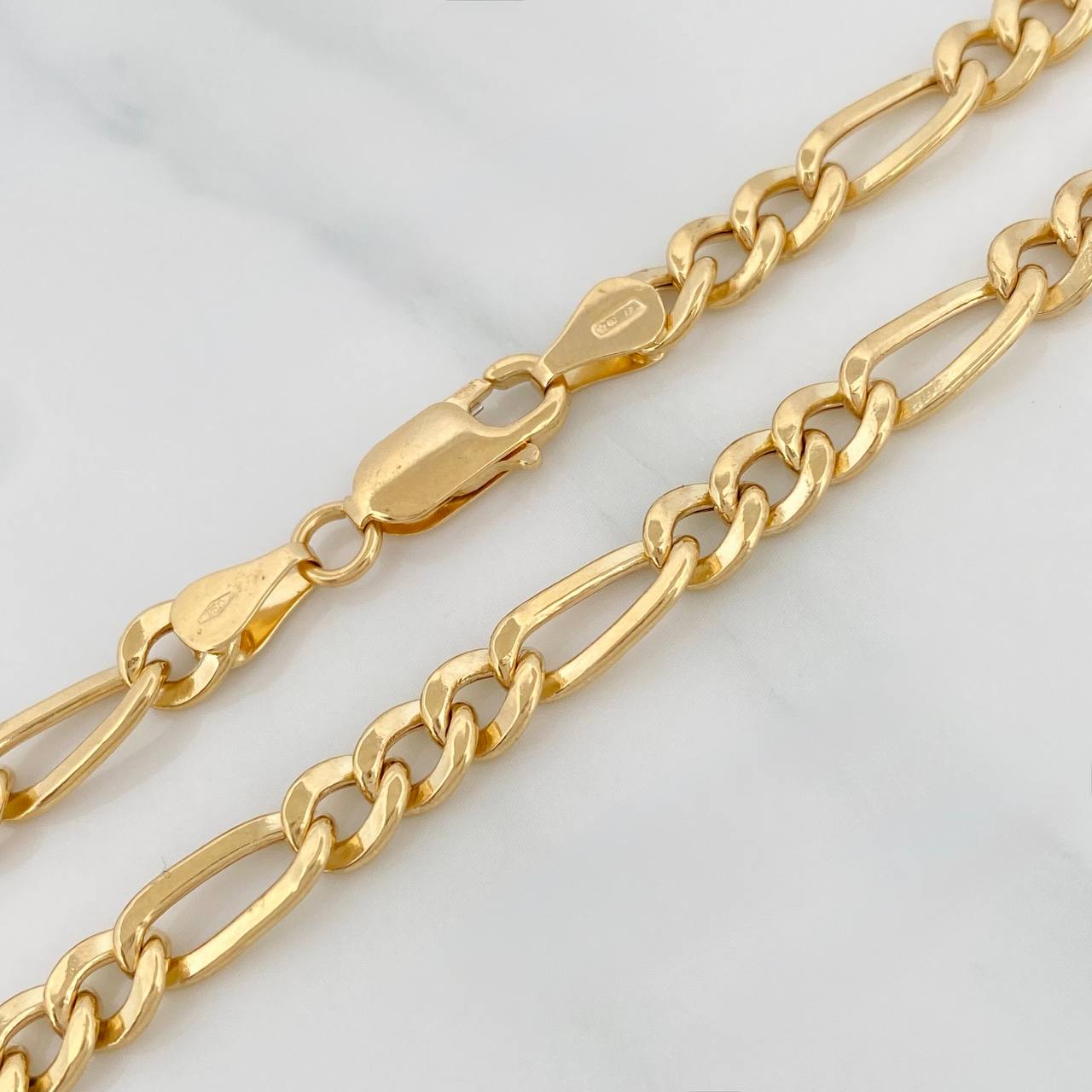 Cadena Figaro 19.45gr / 24 in / 5.04mm Oro Amarillo +1 18K $