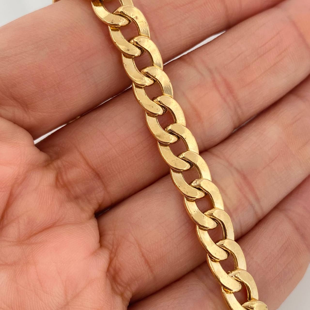 Pulso Cubano 11.05gr / 8 1/4 in / 7.05mm Oro Amarillo +1 18K $