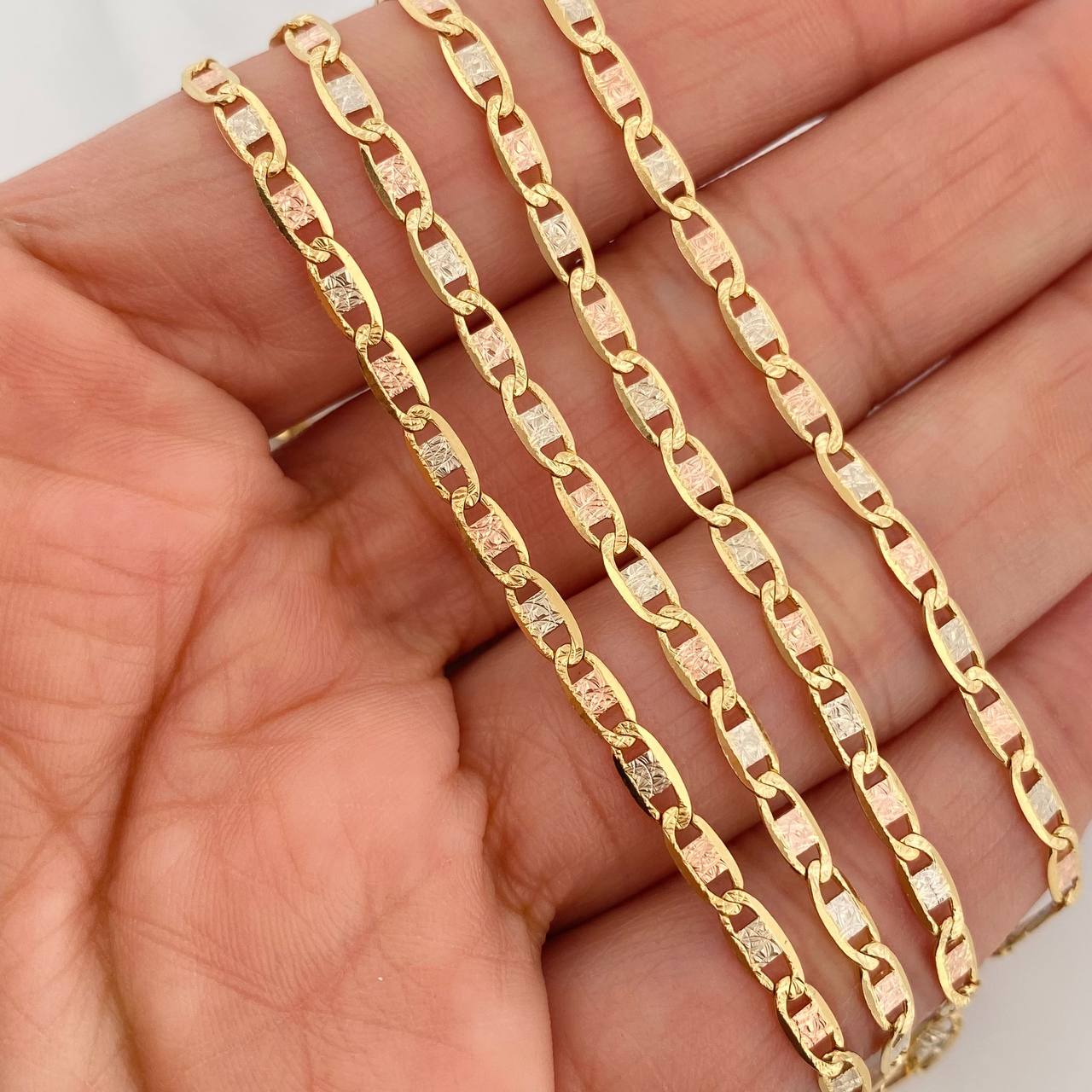 Cadena Escalera Plana 9.35gr / 23 3/4 in / 2.96mm Tres Oros +3 18K $