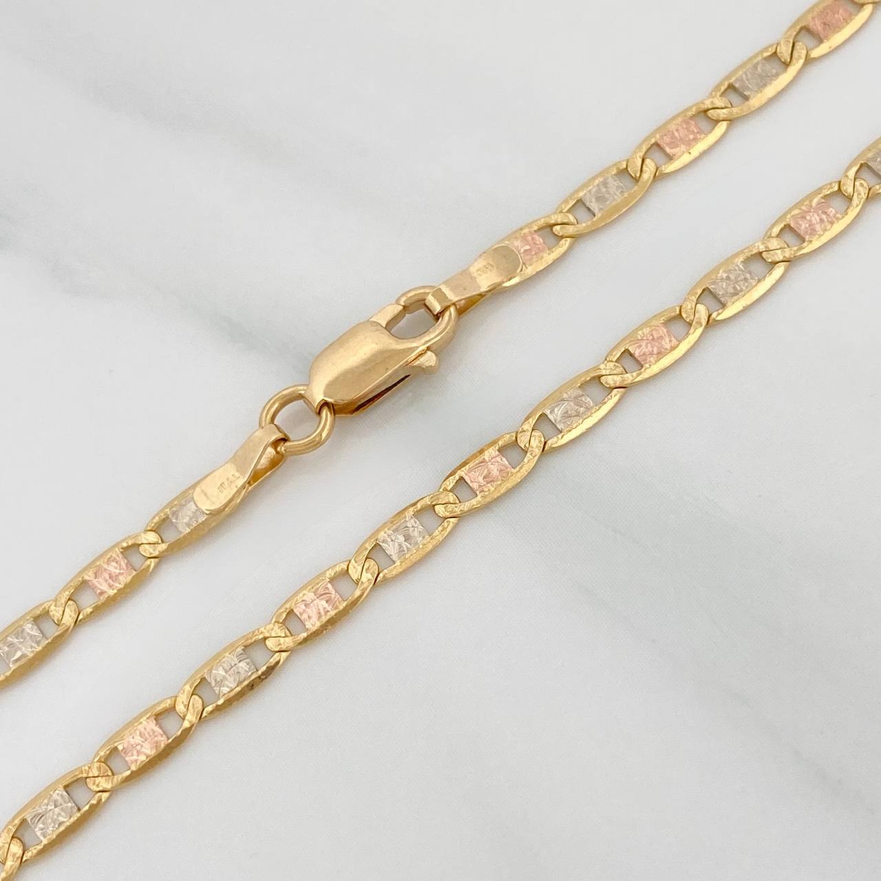 Cadena Escalera Plana 9.35gr / 23 3/4 in / 2.96mm Tres Oros +3 18K $