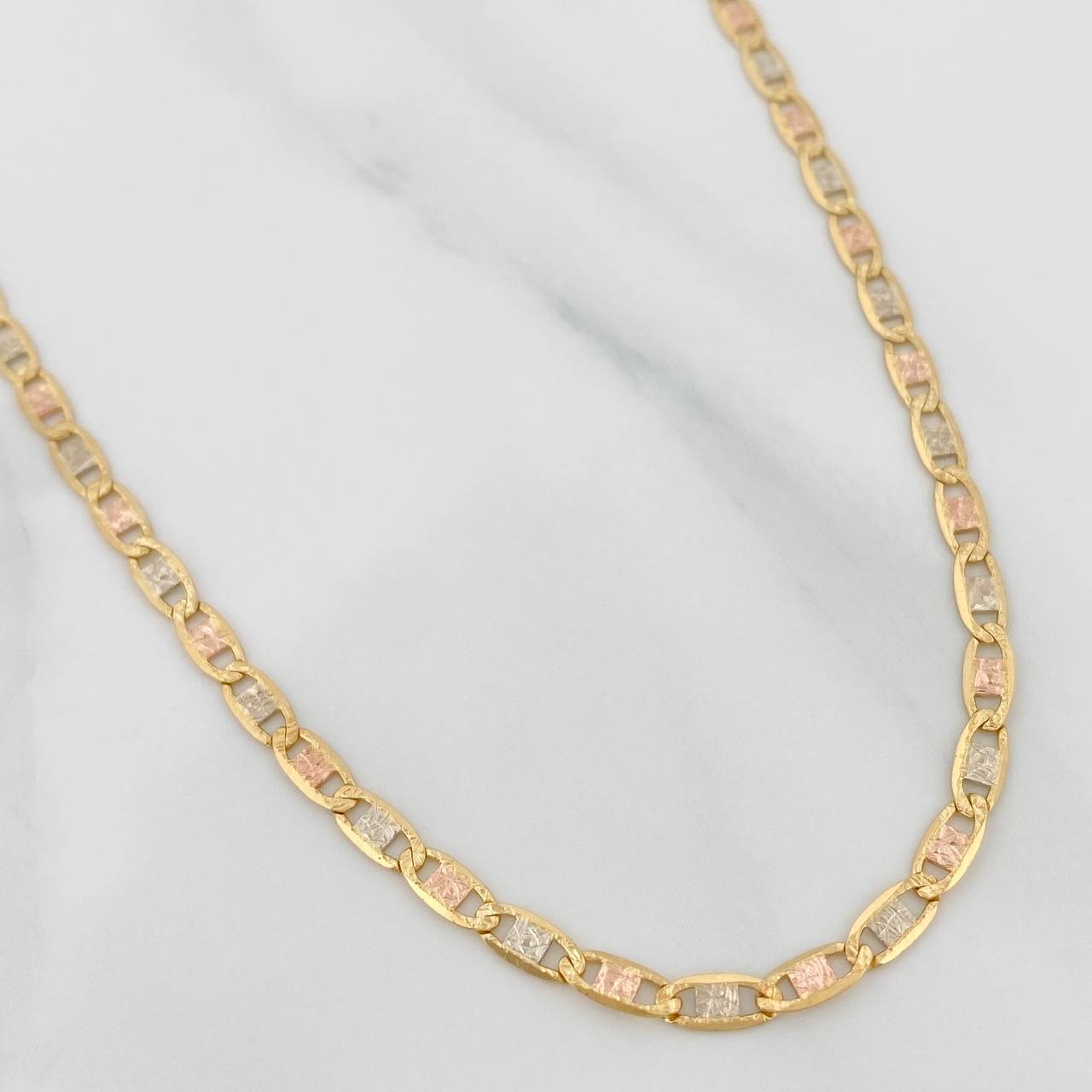 Cadena Escalera Plana 9.35gr / 23 3/4 in / 2.96mm Tres Oros +3 18K $