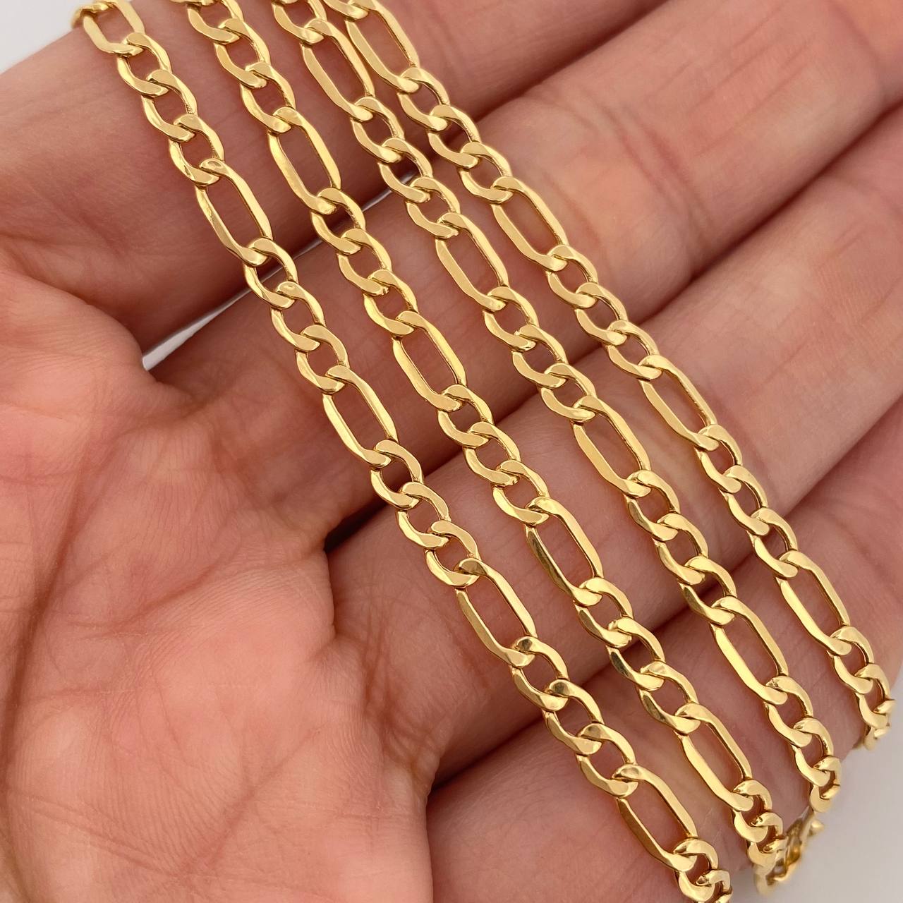 Cadena Figaro 5.9gr / 25 1/2 in / 3.4mm Oro Amarillo +1 18K $