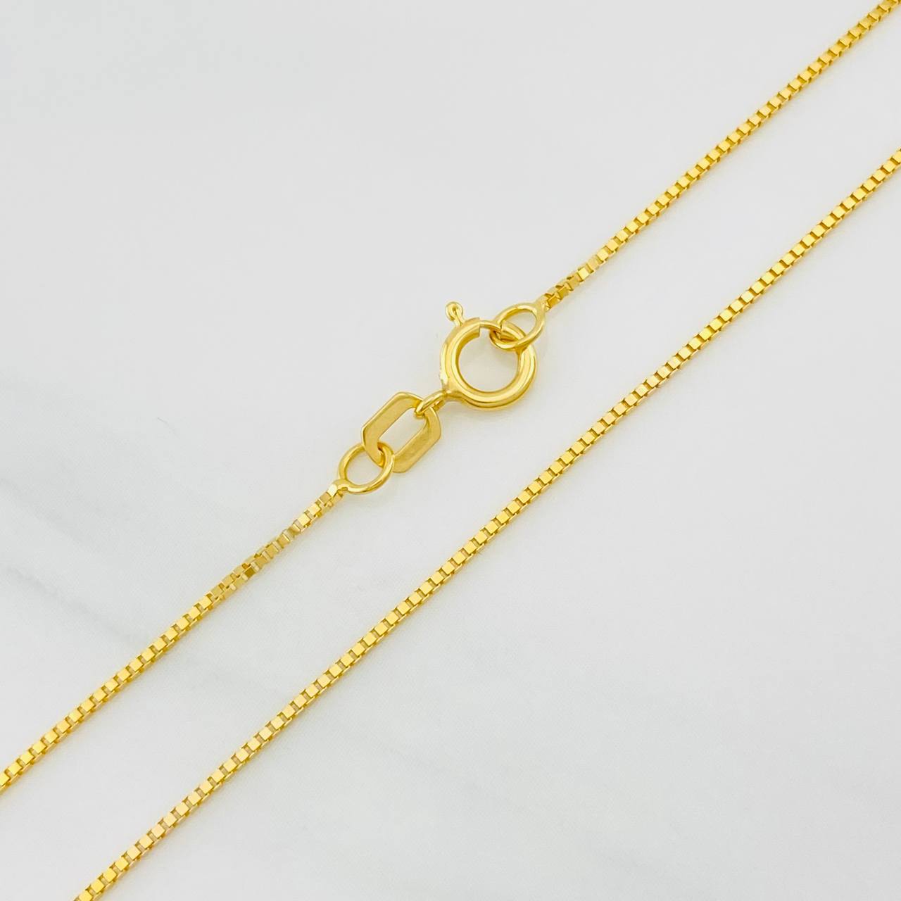 Cadena Veneciana 2.15g / 22 in / 0.7mm Oro Amarillo 18K