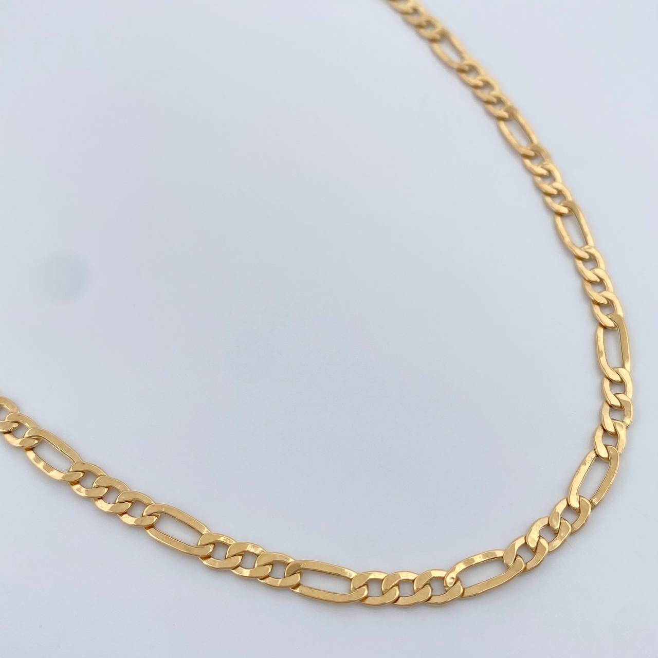 Cadena Figaro 5.4gr / 23 3/4 in / 3.31mm Oro Amarillo +1 18K $