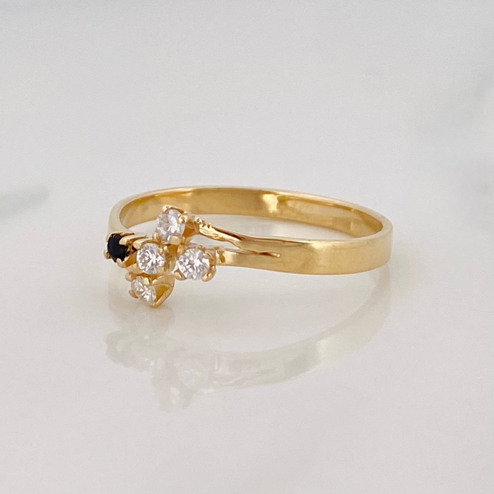 Anillo Piedras 1.75 g / T7 1/2 Oro Amarillo 18K