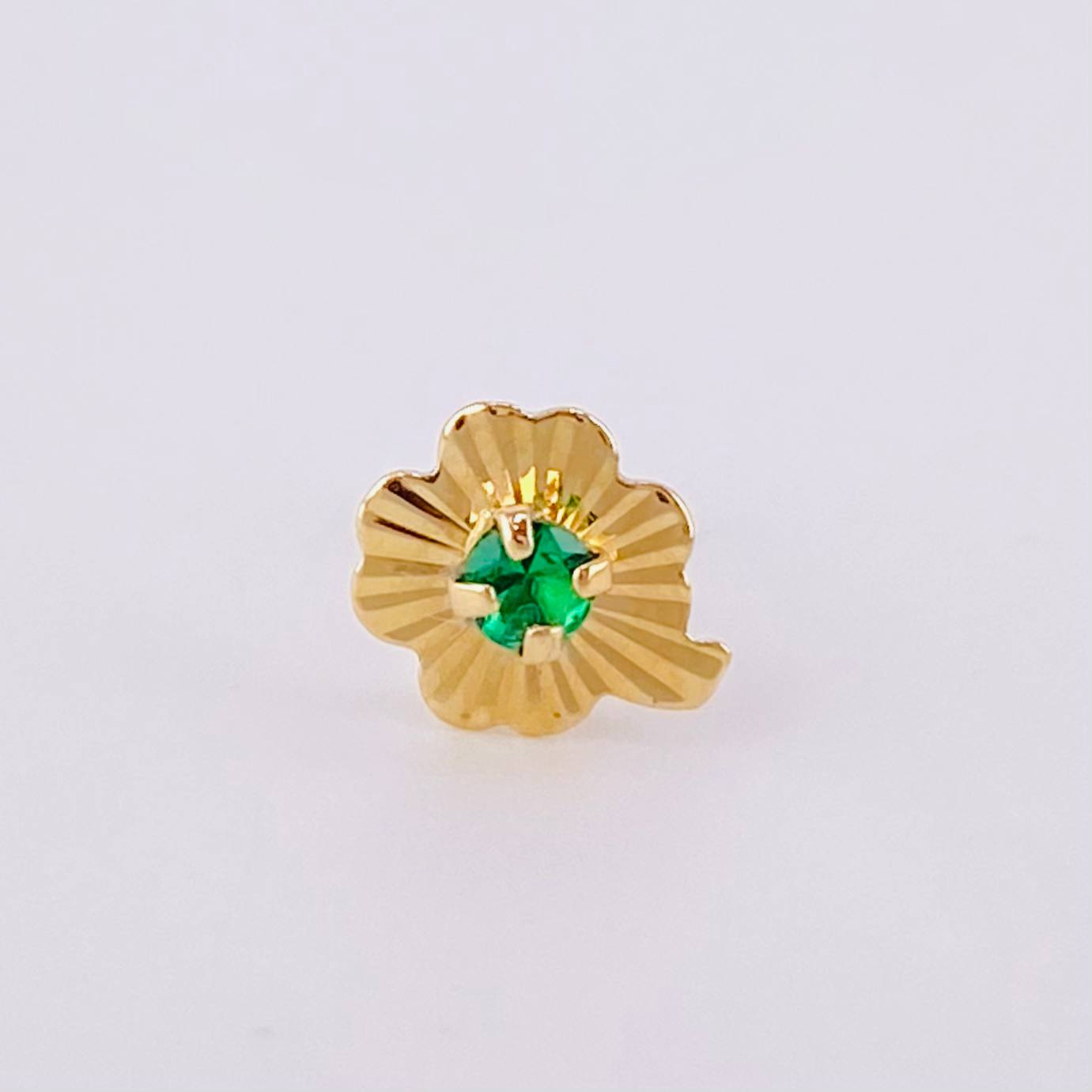 Piercing Trebol Chispa Central 0.45g / 1/2 in Oro Amarillo 18K