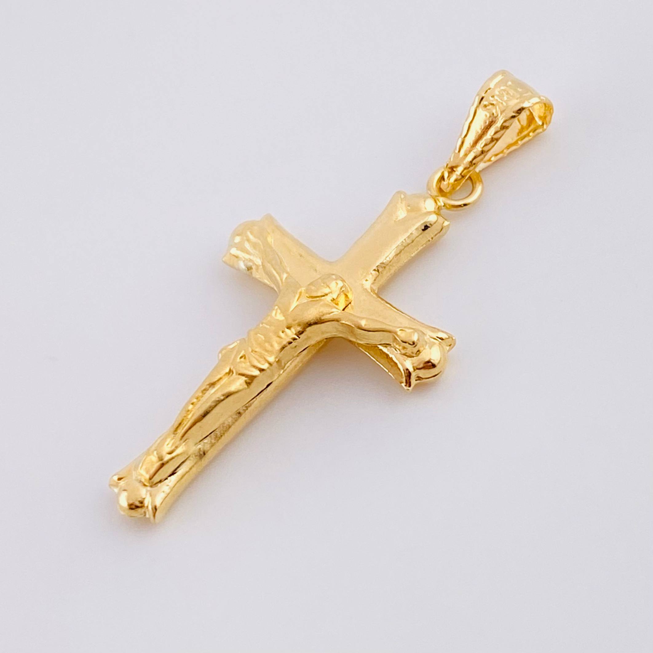 Pendant Cross Christ Four Sparkles Matte 1.25g / 1 1/4 in 18K Yellow Gold