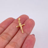 Dije Cruz Cristo Puntas Planas Mate 0.55g / 1 in Oro Amarillo 18K