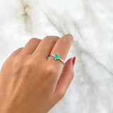 Solitaire Ring Flower Square 2.1gr / Size 8 / Emerald 49pts - White Diamonds 5pts White Gold (Jewelry) ©