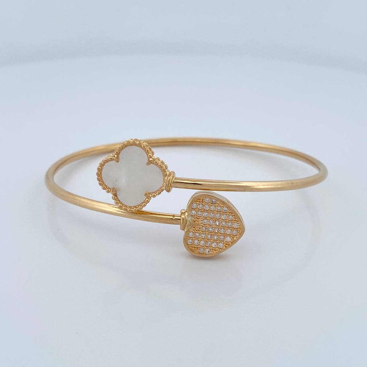 Pulso Aro Trebol Corazon 9.3gr / 7 1/2 in / 2.3mm Oro Amarillo Nac.Esp. 18K %