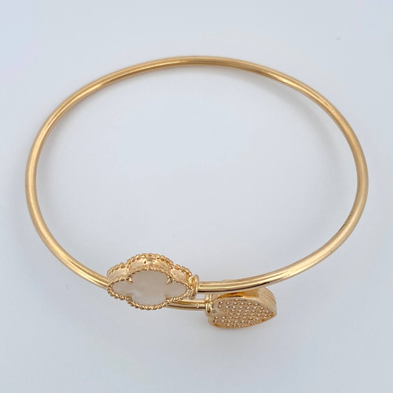 Pulso Aro Trebol Corazon 9.3gr / 7 1/2 in / 2.3mm Oro Amarillo Nac.Esp. 18K %