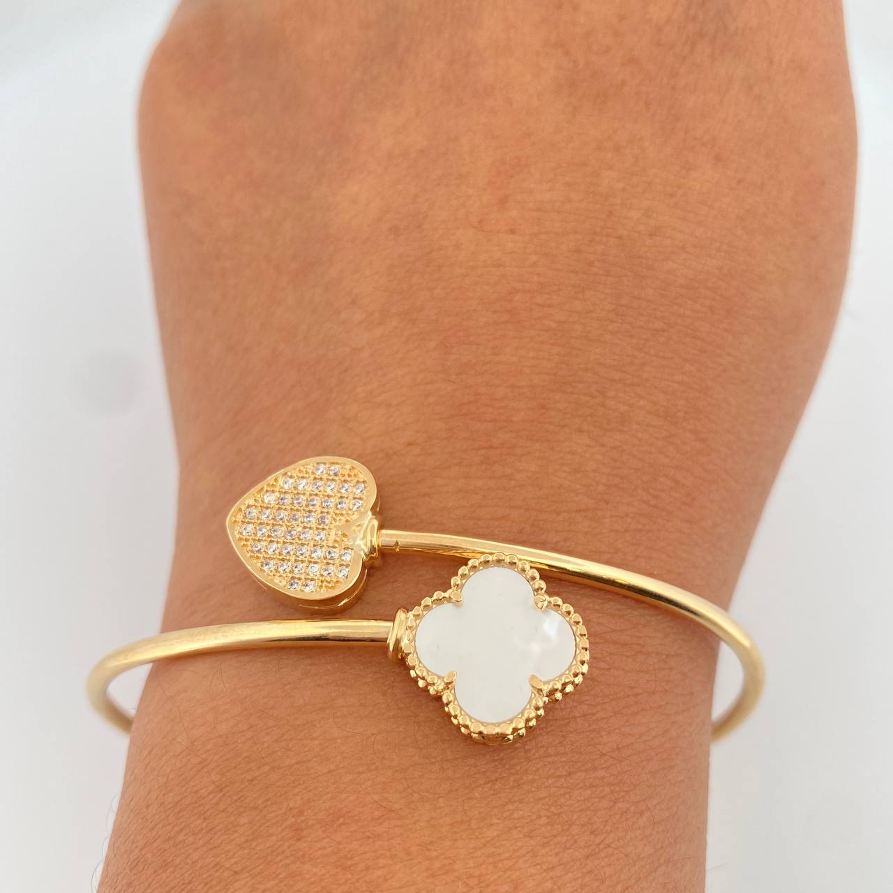 Pulso Aro Trebol Corazon 9.3gr / 7 1/2 in / 2.3mm Oro Amarillo Nac.Esp. 18K %