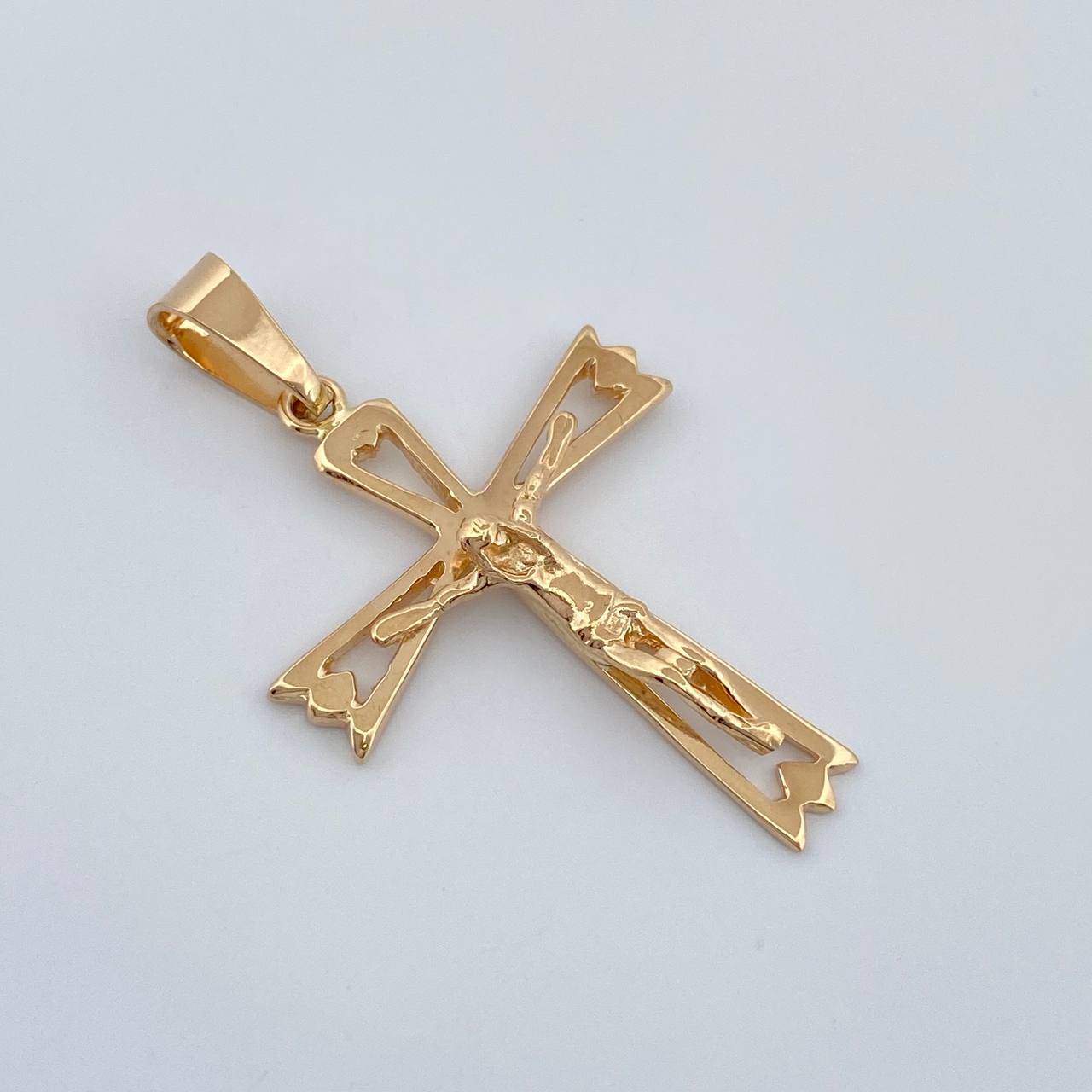 Dije Cruz Cristo  2.7gr / 1 1/2 in / Oro Amarillo 18K %