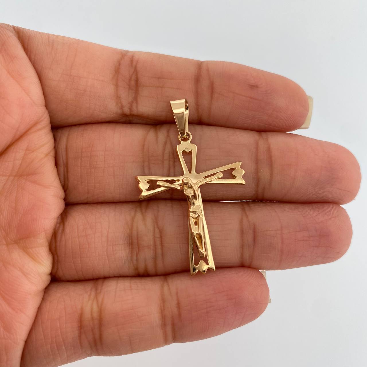 Dije Cruz Cristo  2.7gr / 1 1/2 in / Oro Amarillo 18K %