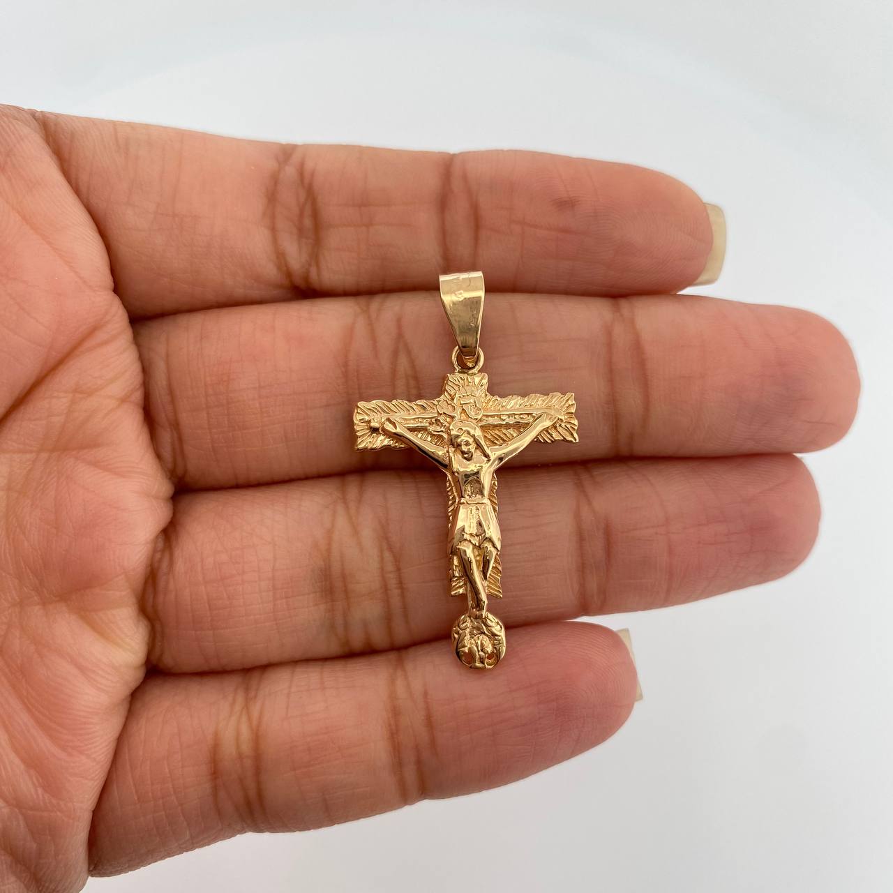 Dije Cruz Cristo Milagroso 3.55gr / 1 1/2 in / Oro Amarillo 18K %